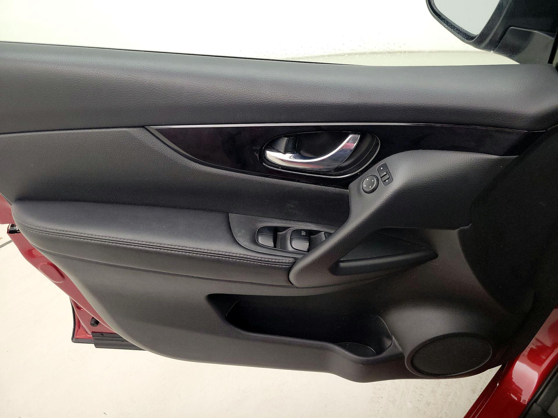 Thumbnail: 2019 Nissan Rogue Sport - 12