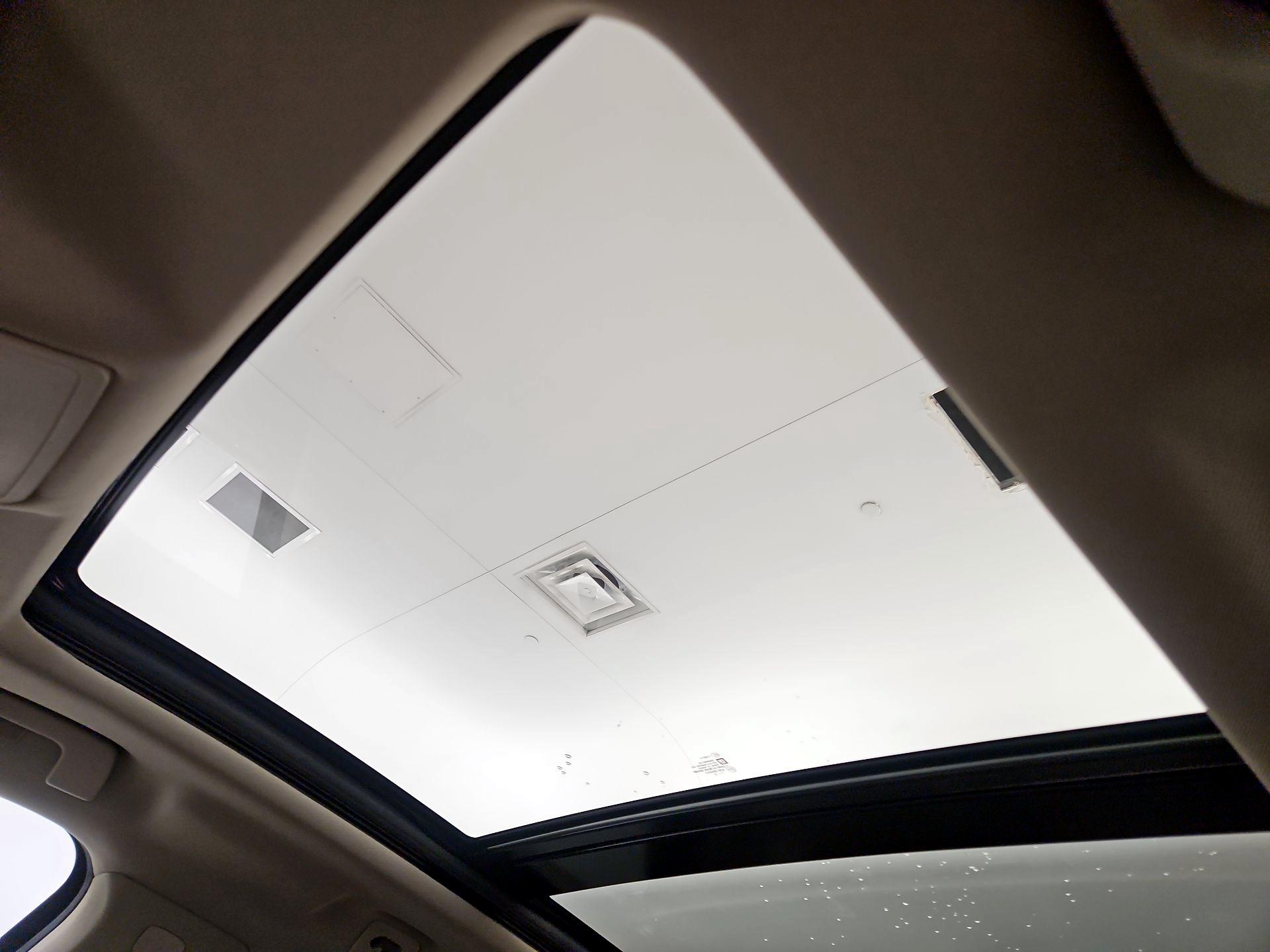 Thumbnail: 2015 Cadillac SRX - 18