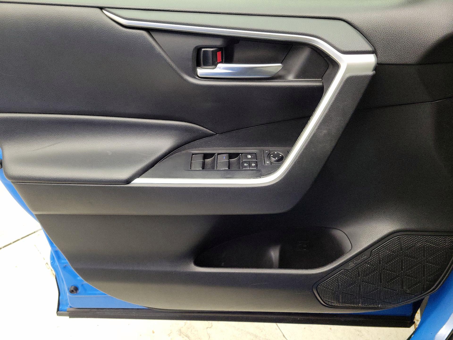 Thumbnail: 2021 Toyota RAV4 - 12