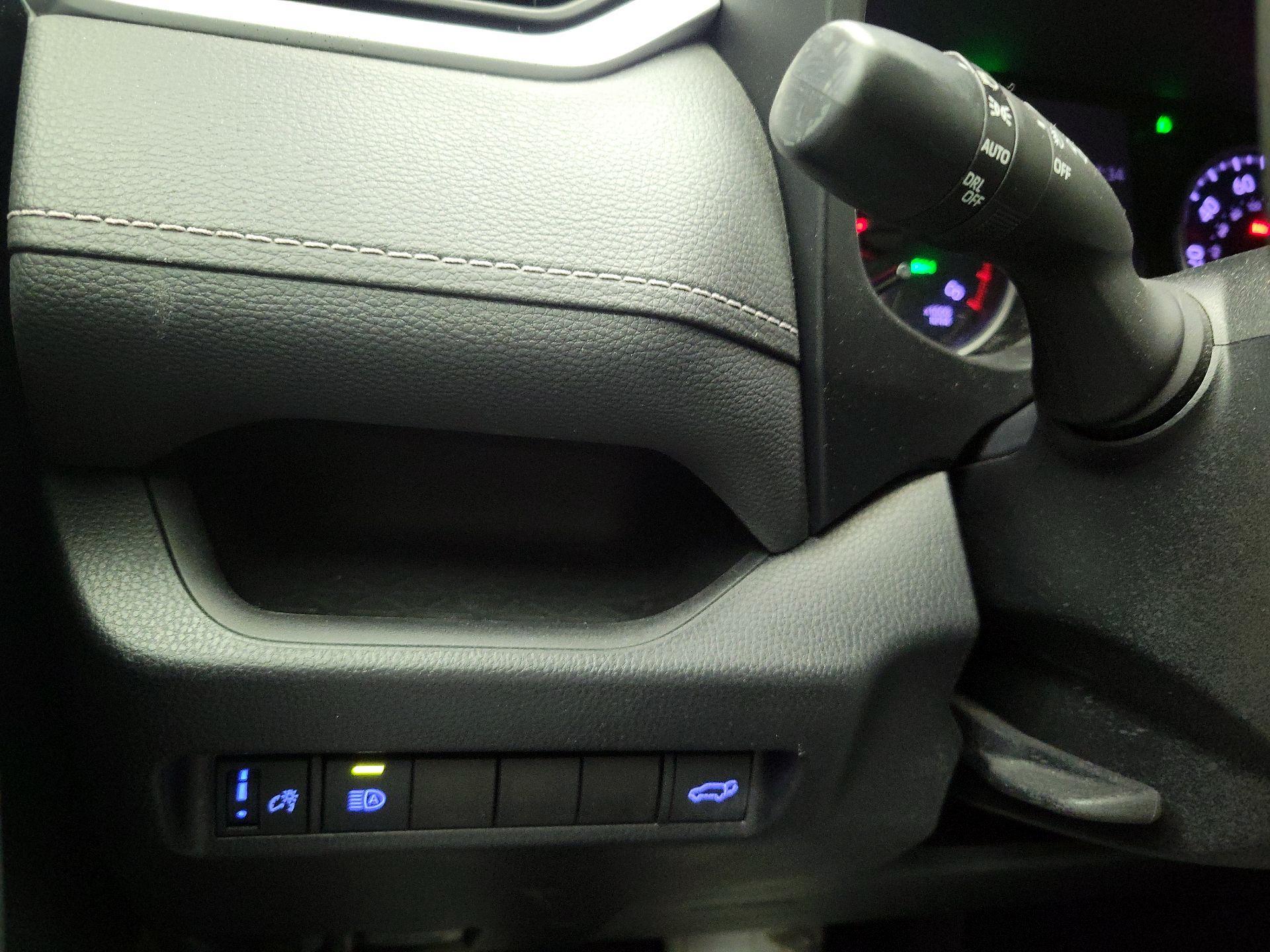 Thumbnail: 2021 Toyota RAV4 - 13