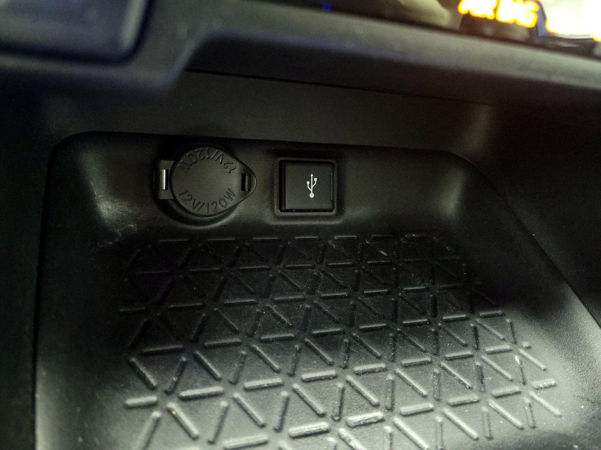 Thumbnail: 2021 Toyota RAV4 - 18