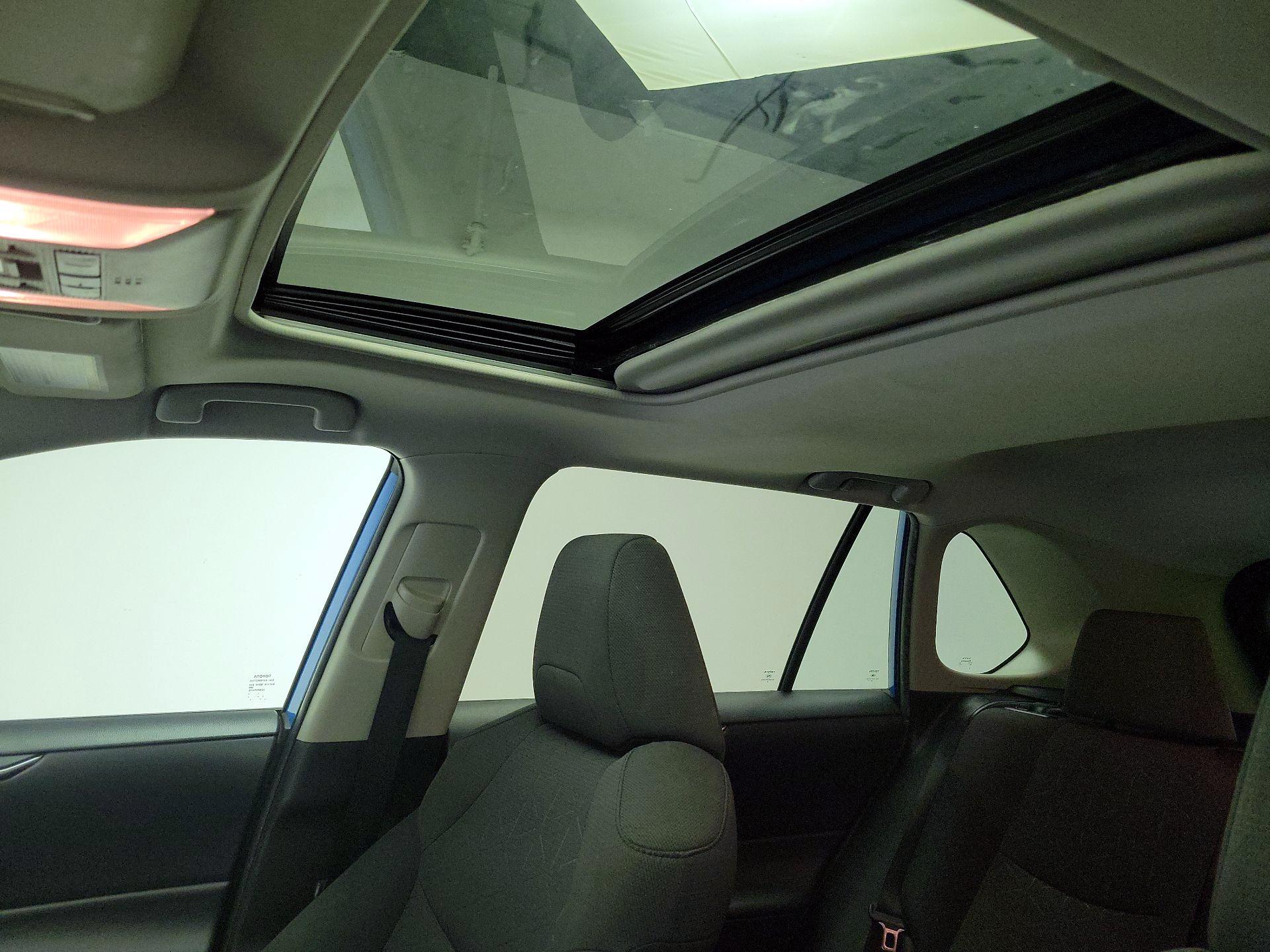 Thumbnail: 2021 Toyota RAV4 - 19