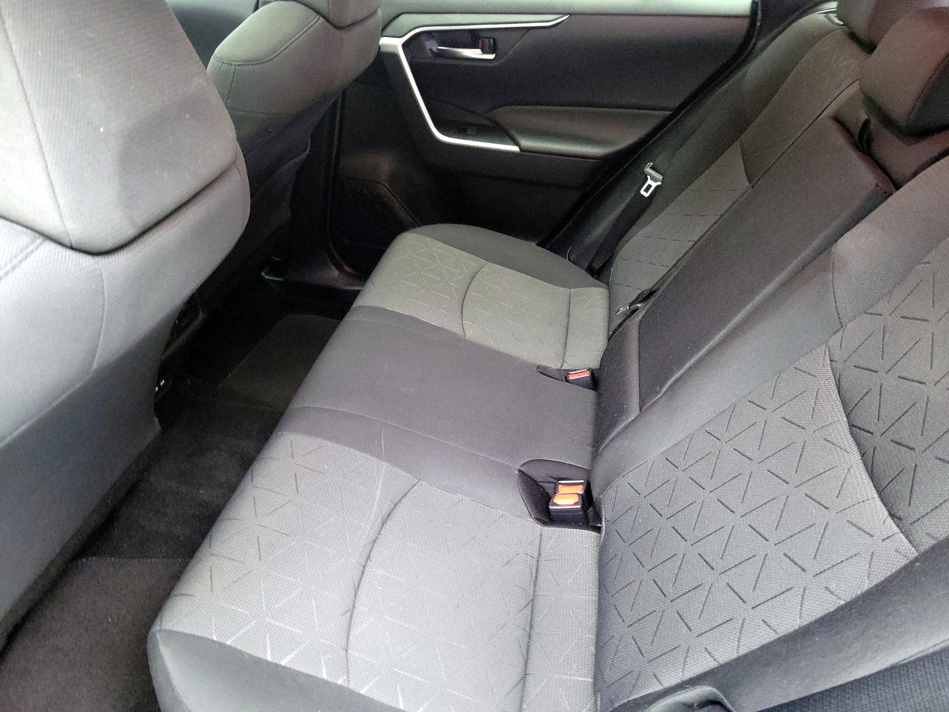 Thumbnail: 2021 Toyota RAV4 - 20