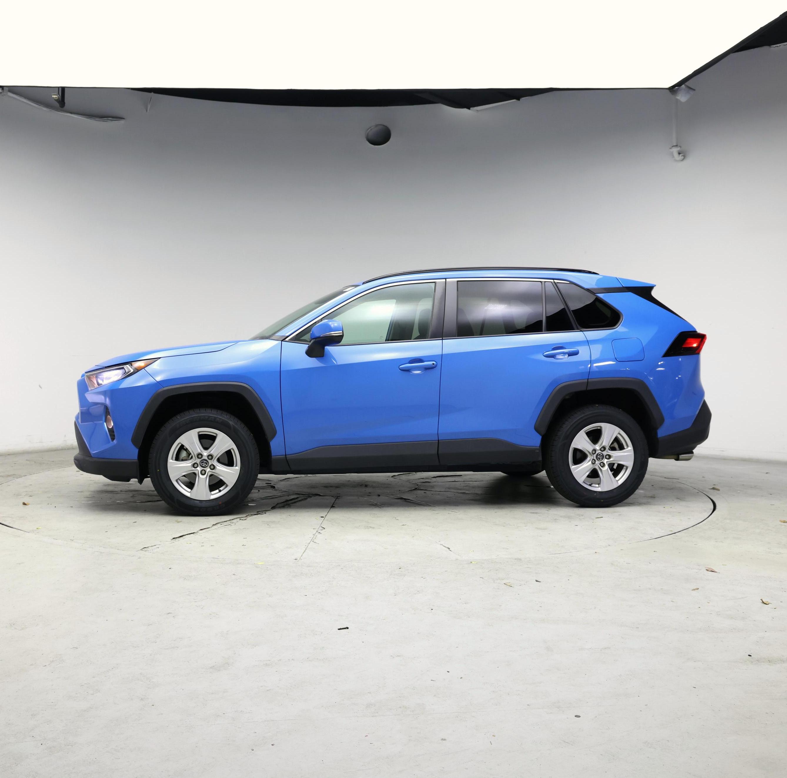 Thumbnail: 2021 Toyota RAV4 - 3