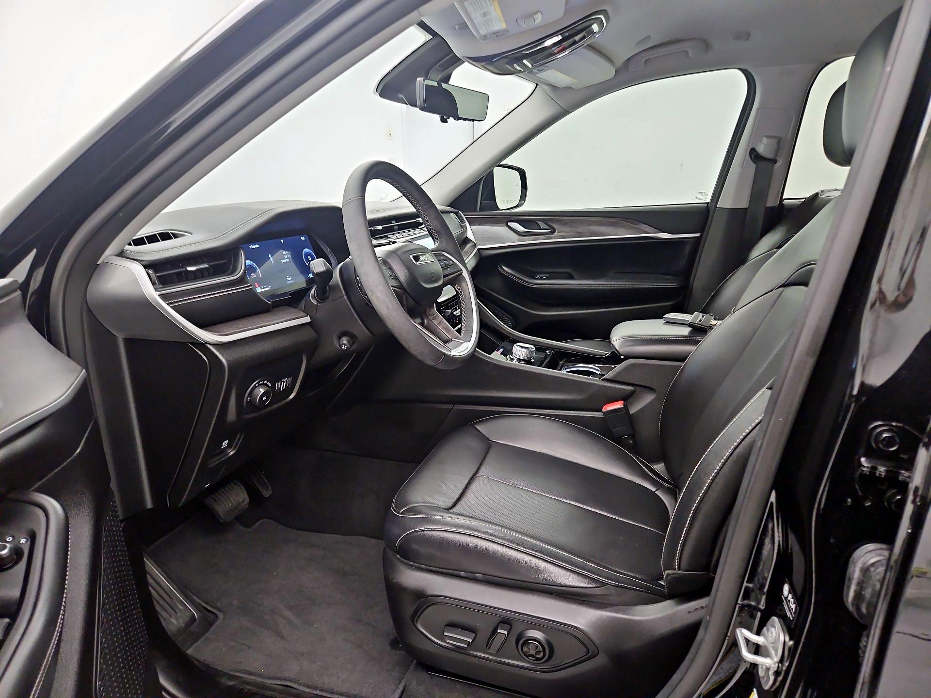 Thumbnail: 2023 Jeep Grand Cherokee - 11