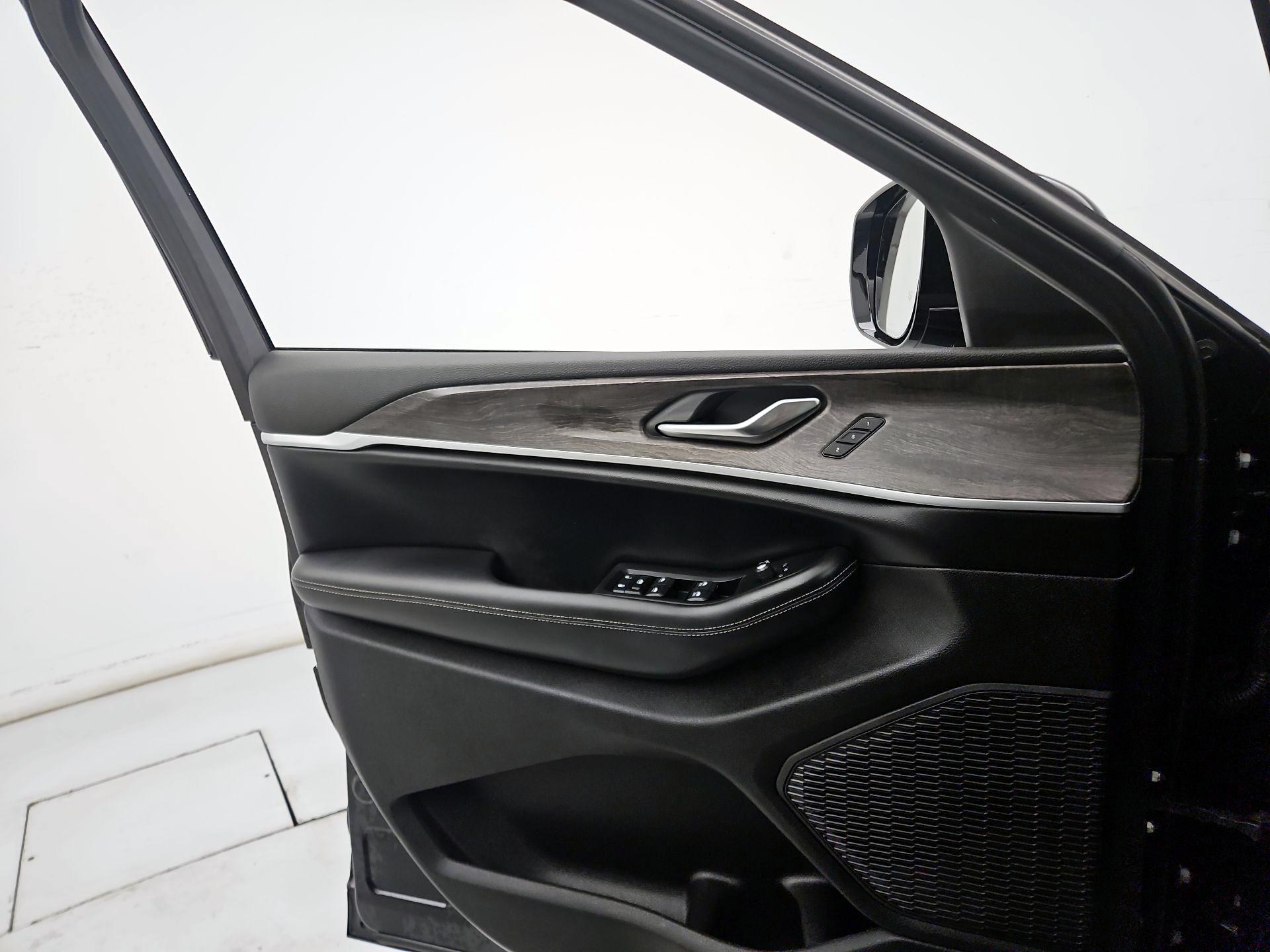 Thumbnail: 2023 Jeep Grand Cherokee - 12