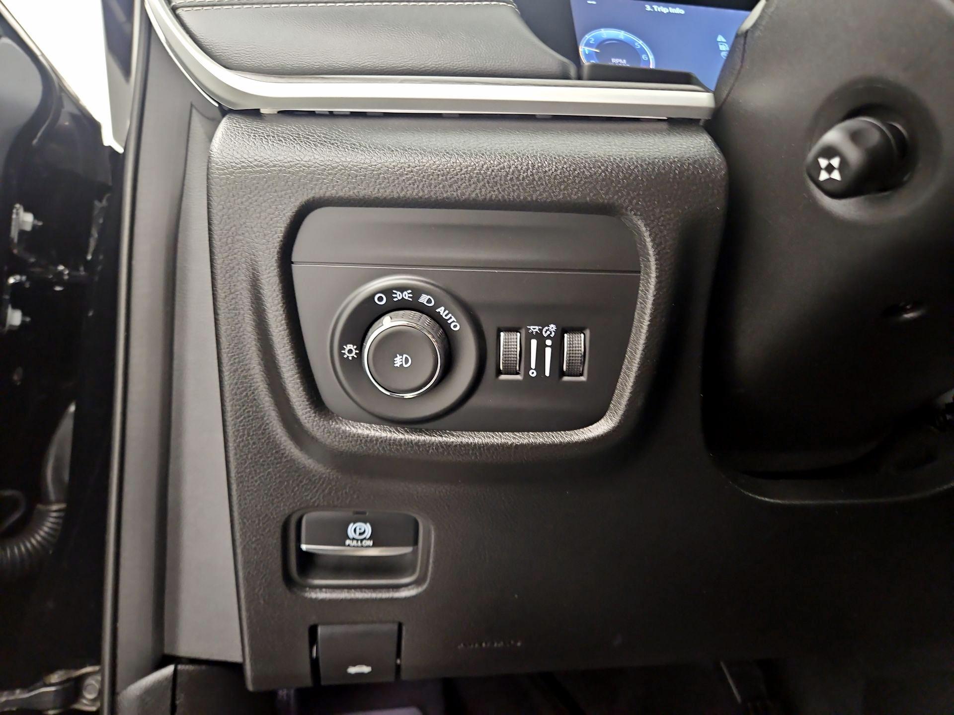 Thumbnail: 2023 Jeep Grand Cherokee - 13