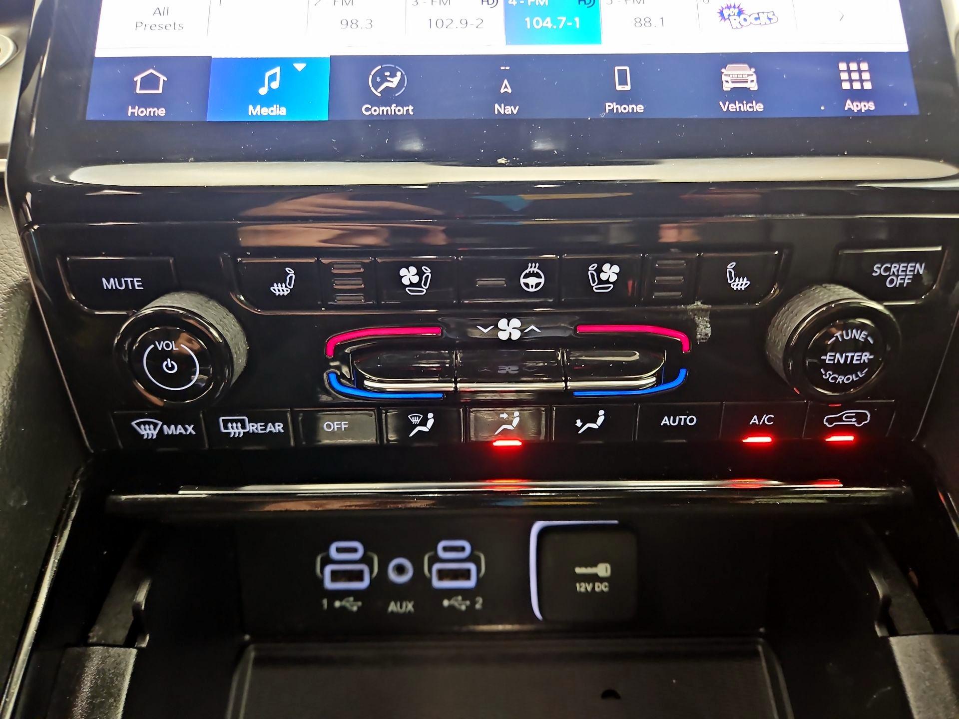 Thumbnail: 2023 Jeep Grand Cherokee - 17