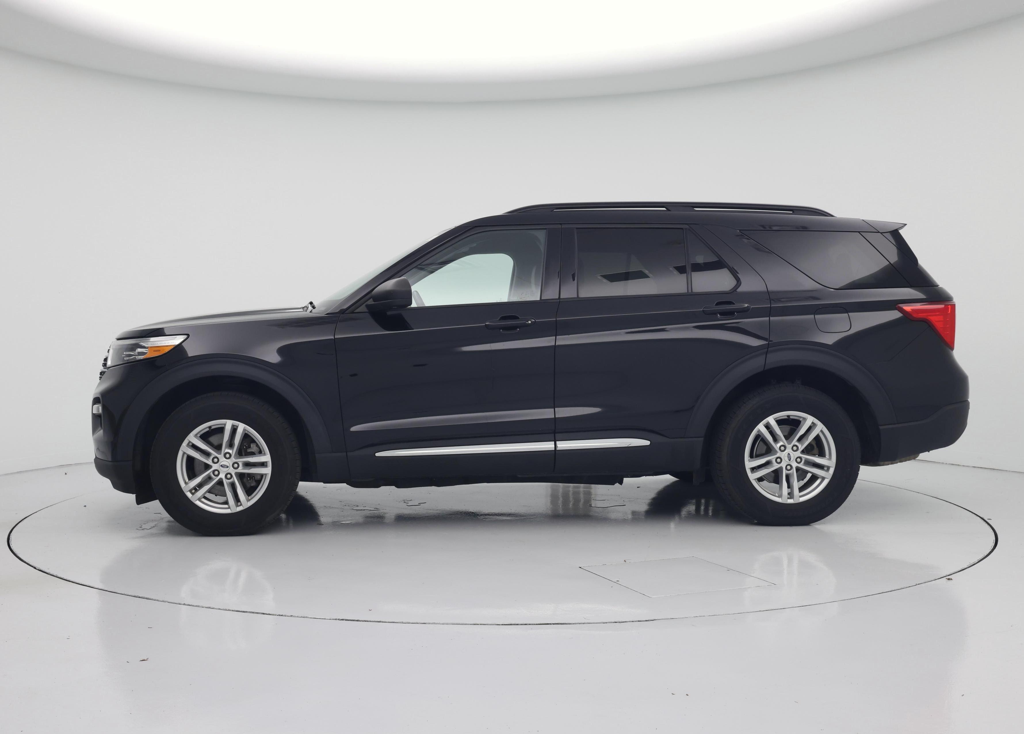 Thumbnail: 2021 Ford Explorer - 3