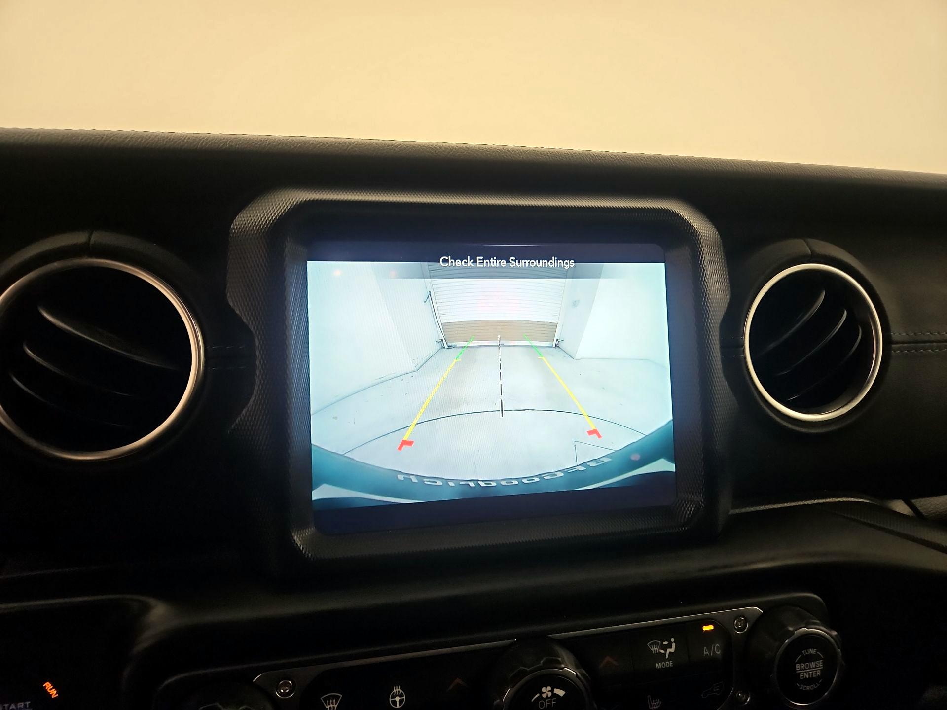 Thumbnail: 2022 Jeep Wrangler - 14