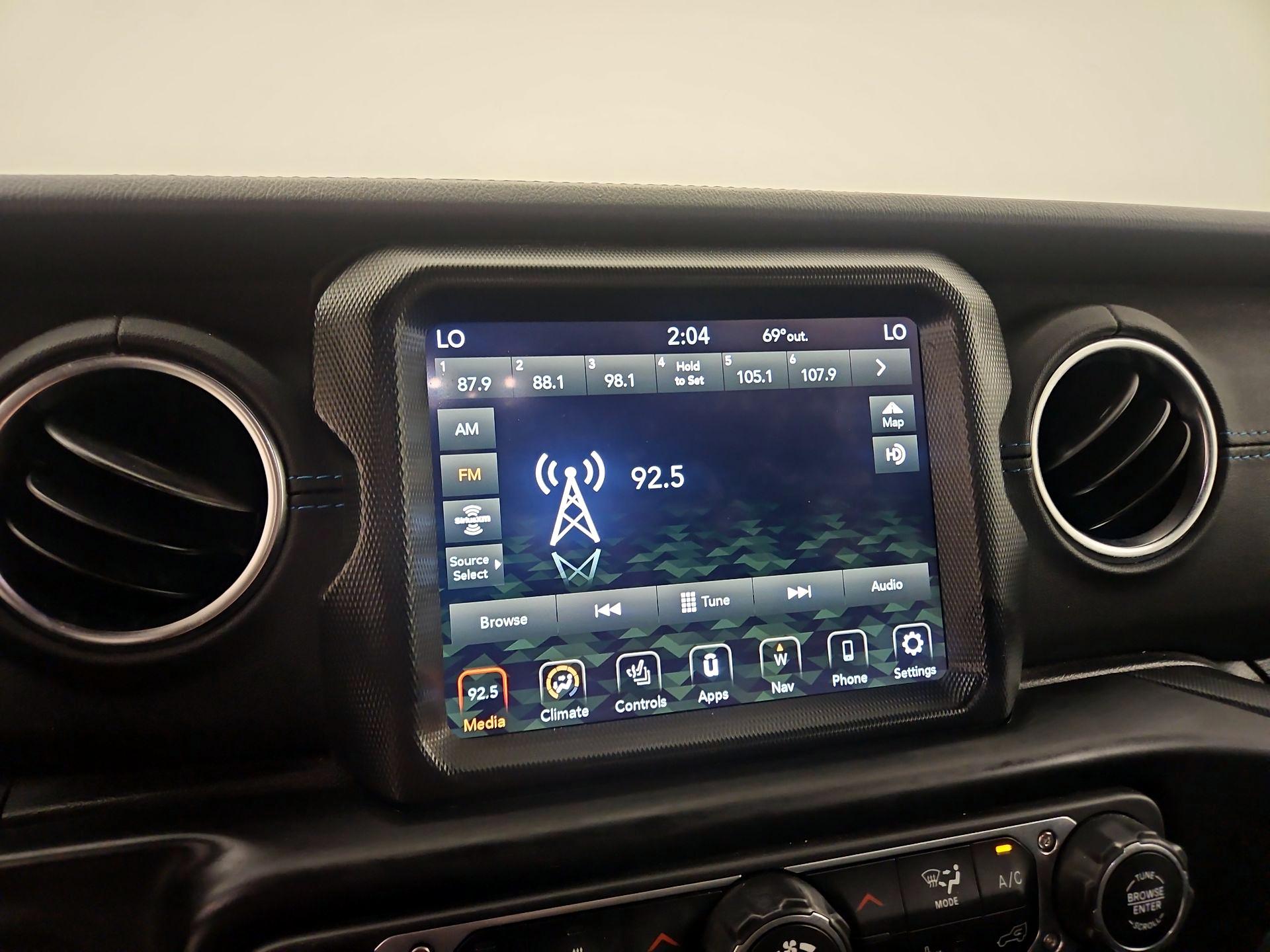 Thumbnail: 2022 Jeep Wrangler - 15