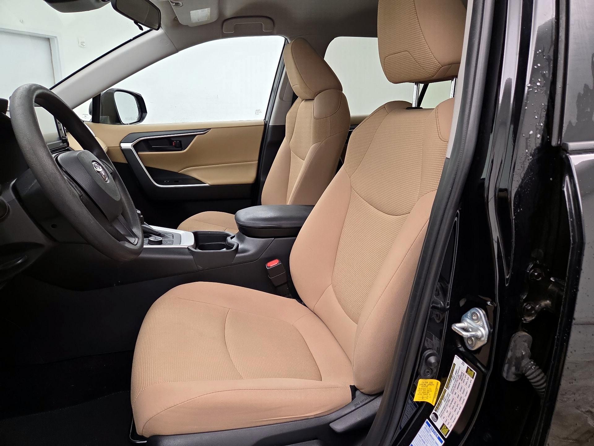 Thumbnail: 2020 Toyota RAV4 - 11