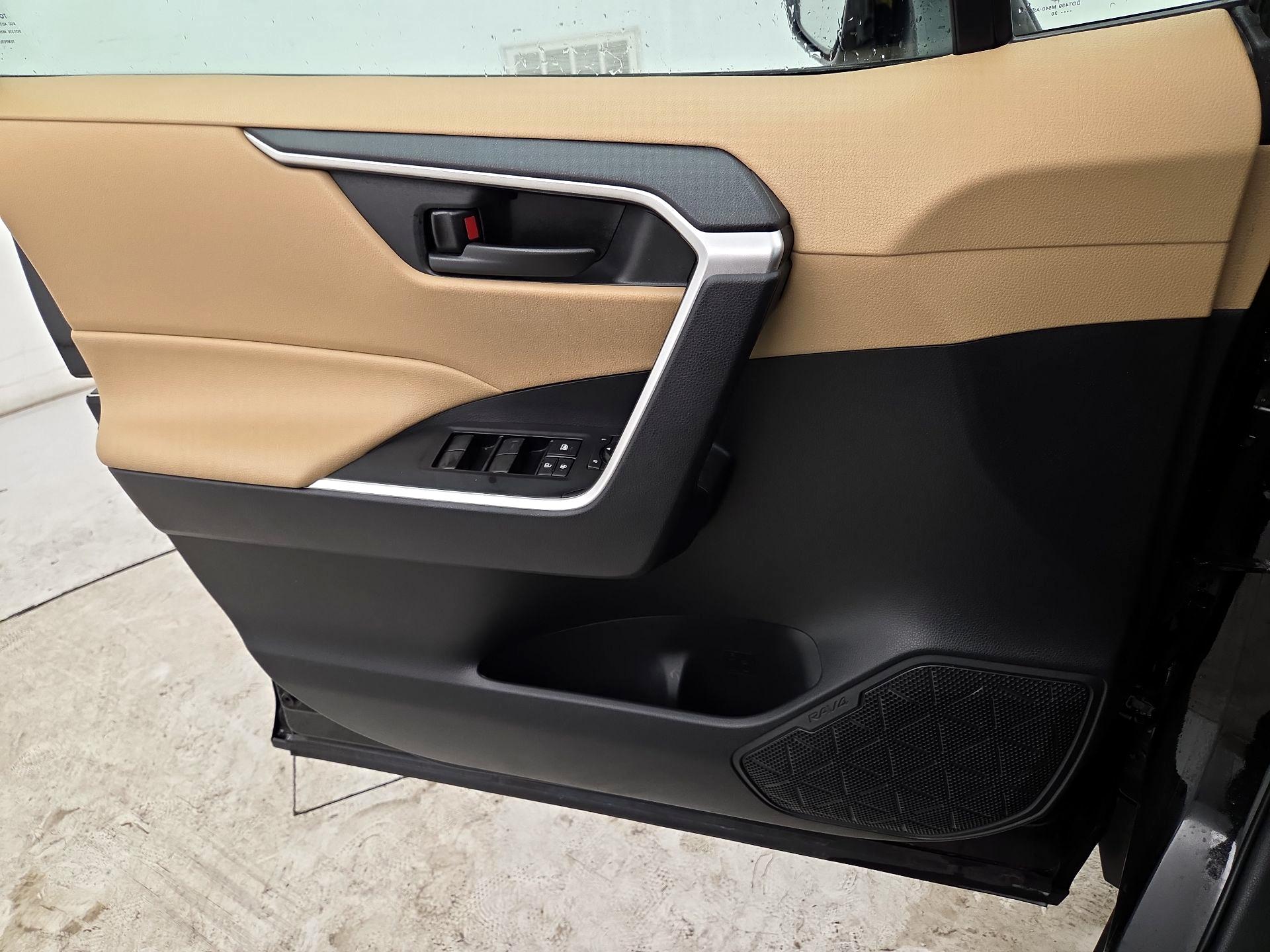 Thumbnail: 2020 Toyota RAV4 - 12