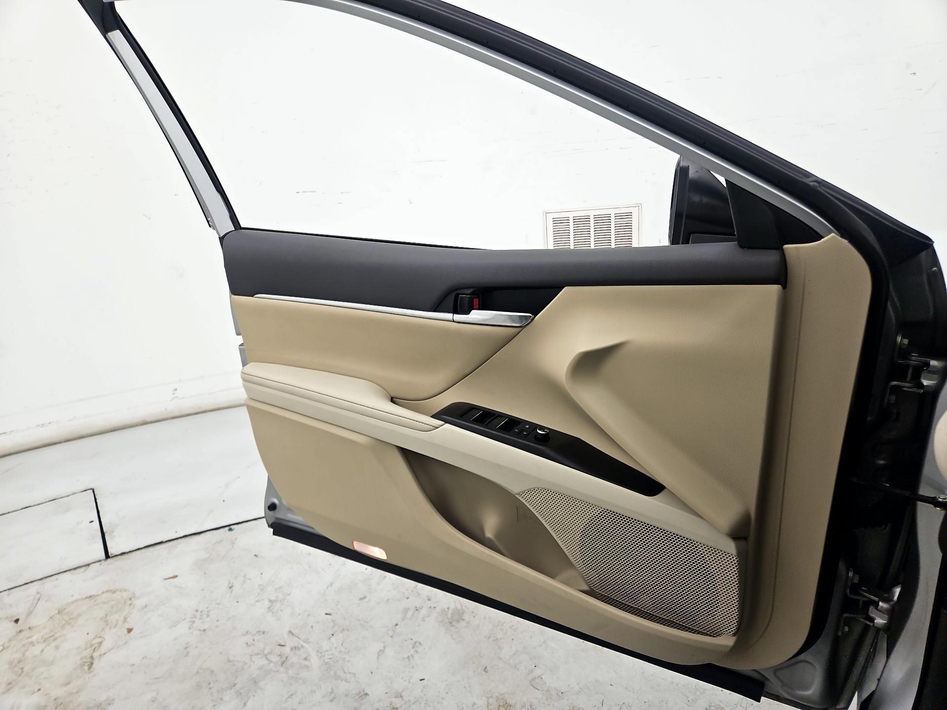 Thumbnail: 2021 Toyota Camry - 12