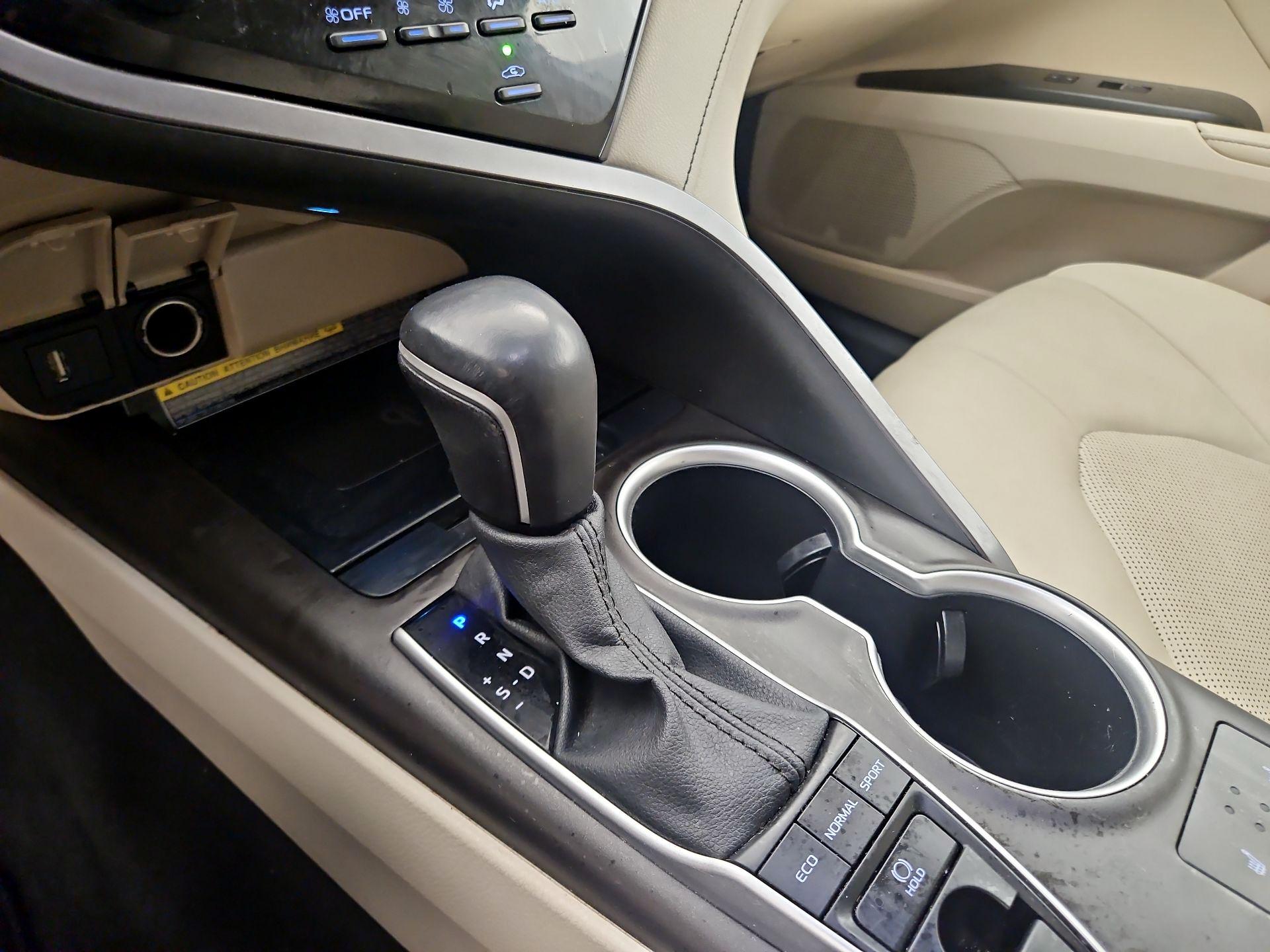 Thumbnail: 2021 Toyota Camry - 17