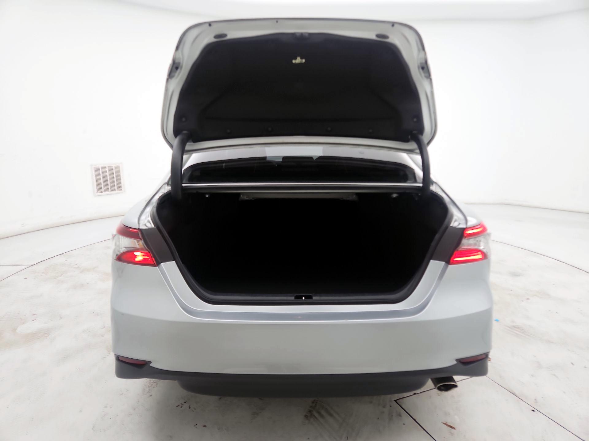 Thumbnail: 2021 Toyota Camry - 20