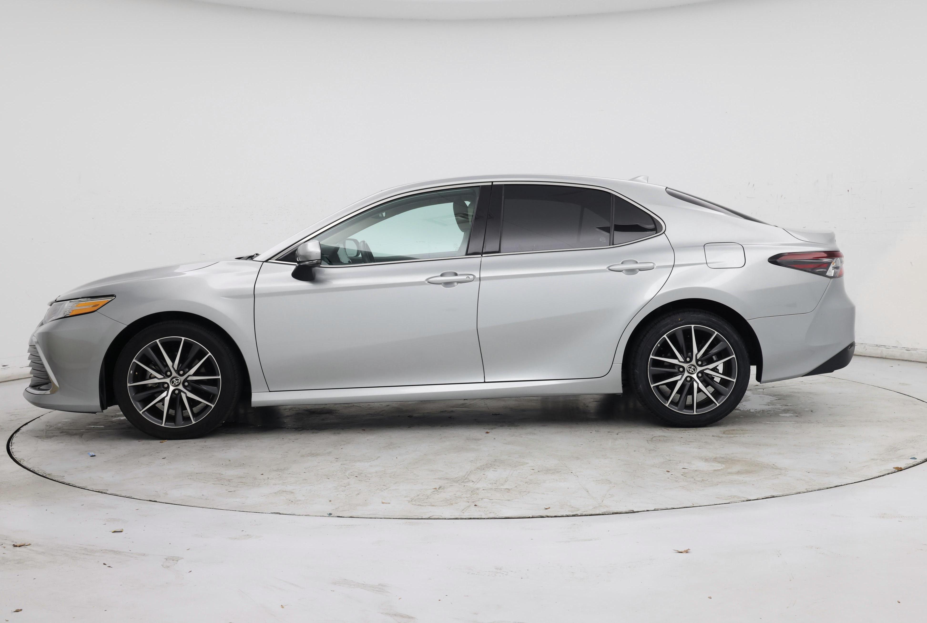 Thumbnail: 2021 Toyota Camry - 3