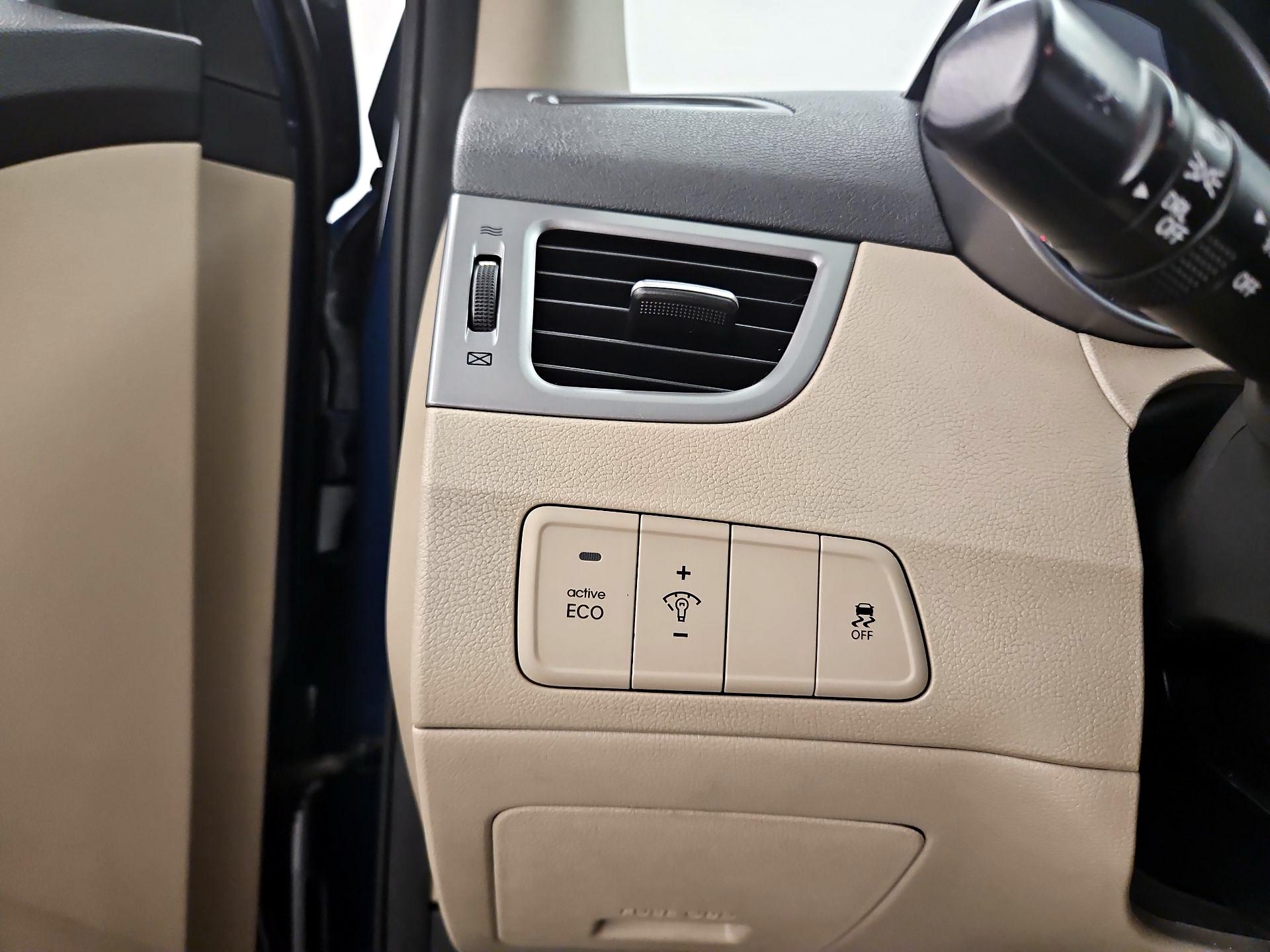 Thumbnail: 2016 Hyundai Elantra - 13