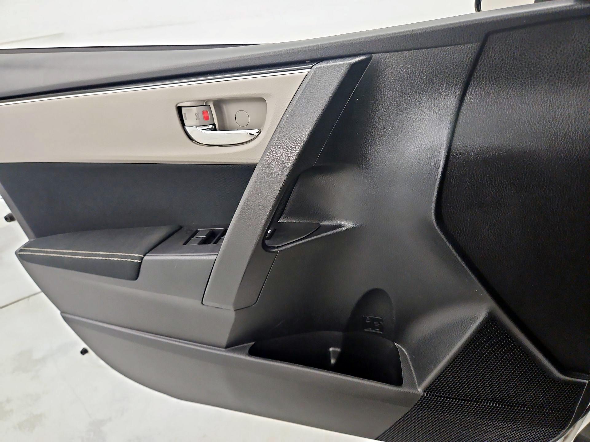 Thumbnail: 2018 Toyota Corolla - 12