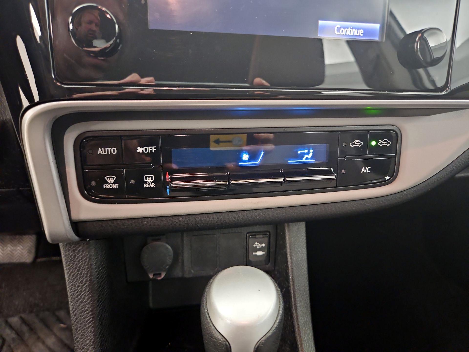 Thumbnail: 2018 Toyota Corolla - 16