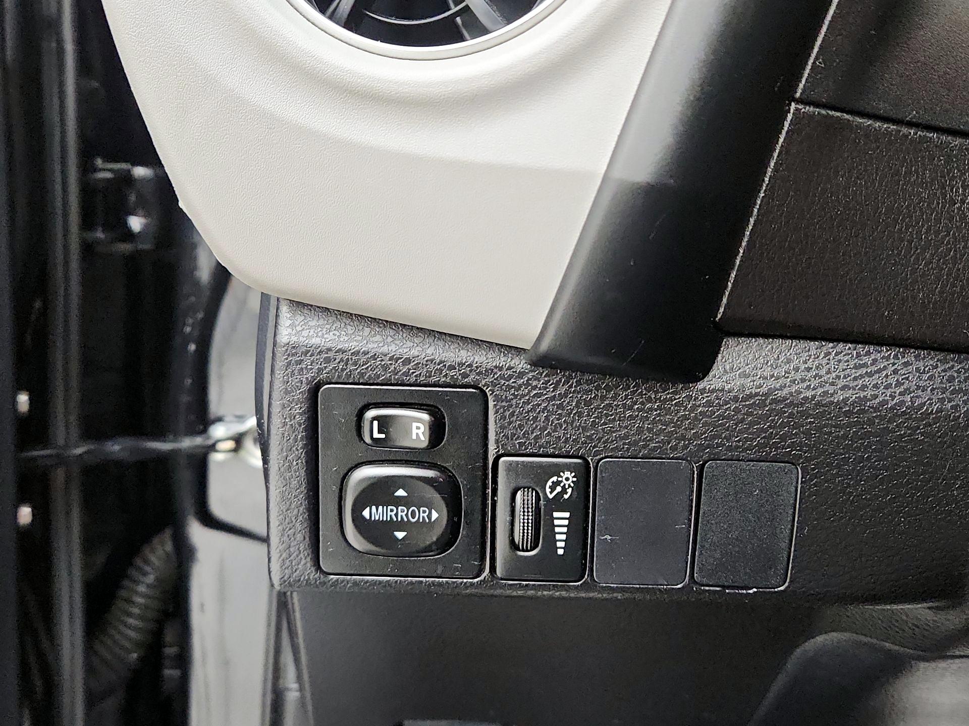 Thumbnail: 2017 Toyota Corolla - 13