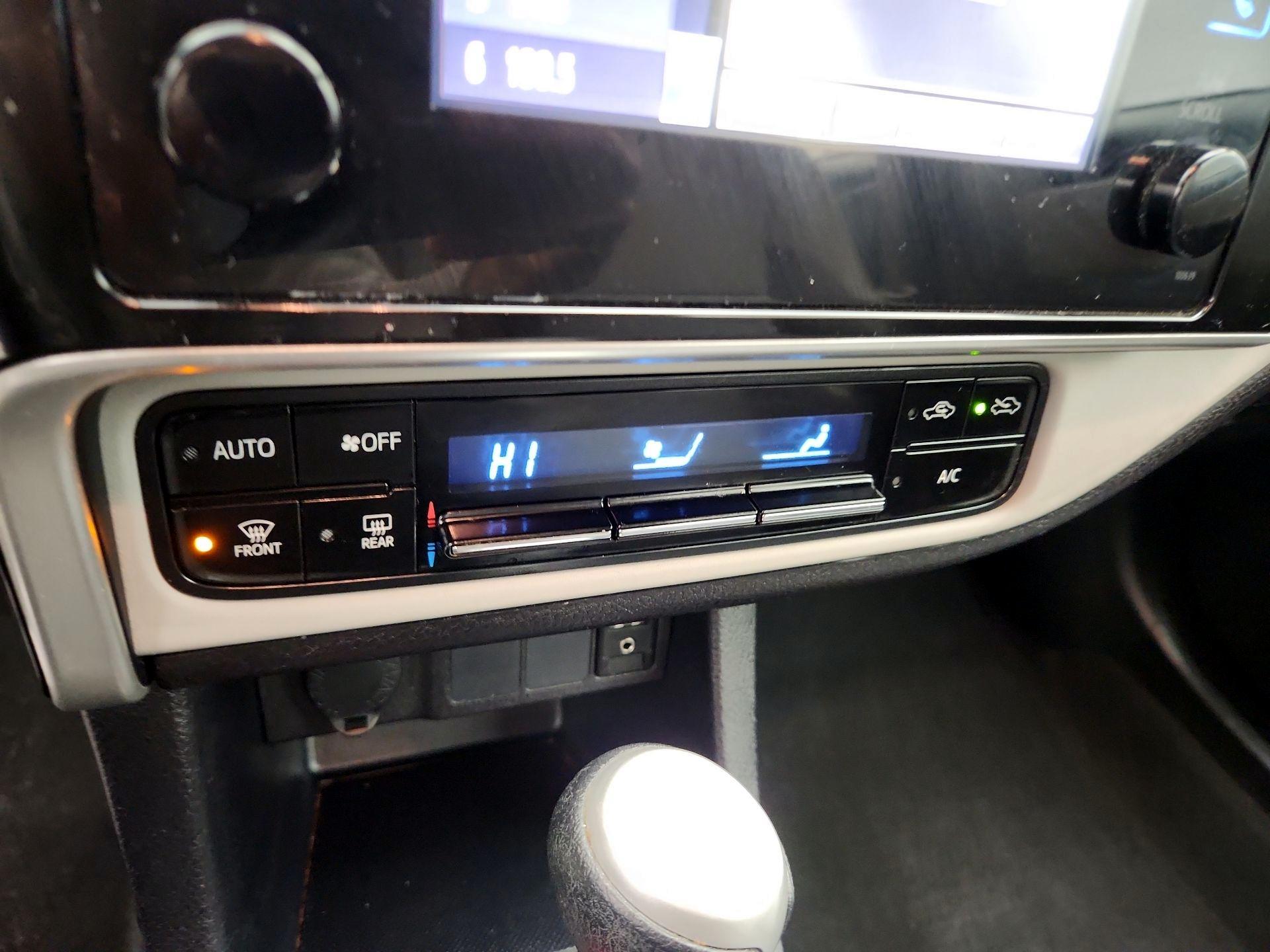 Thumbnail: 2017 Toyota Corolla - 16