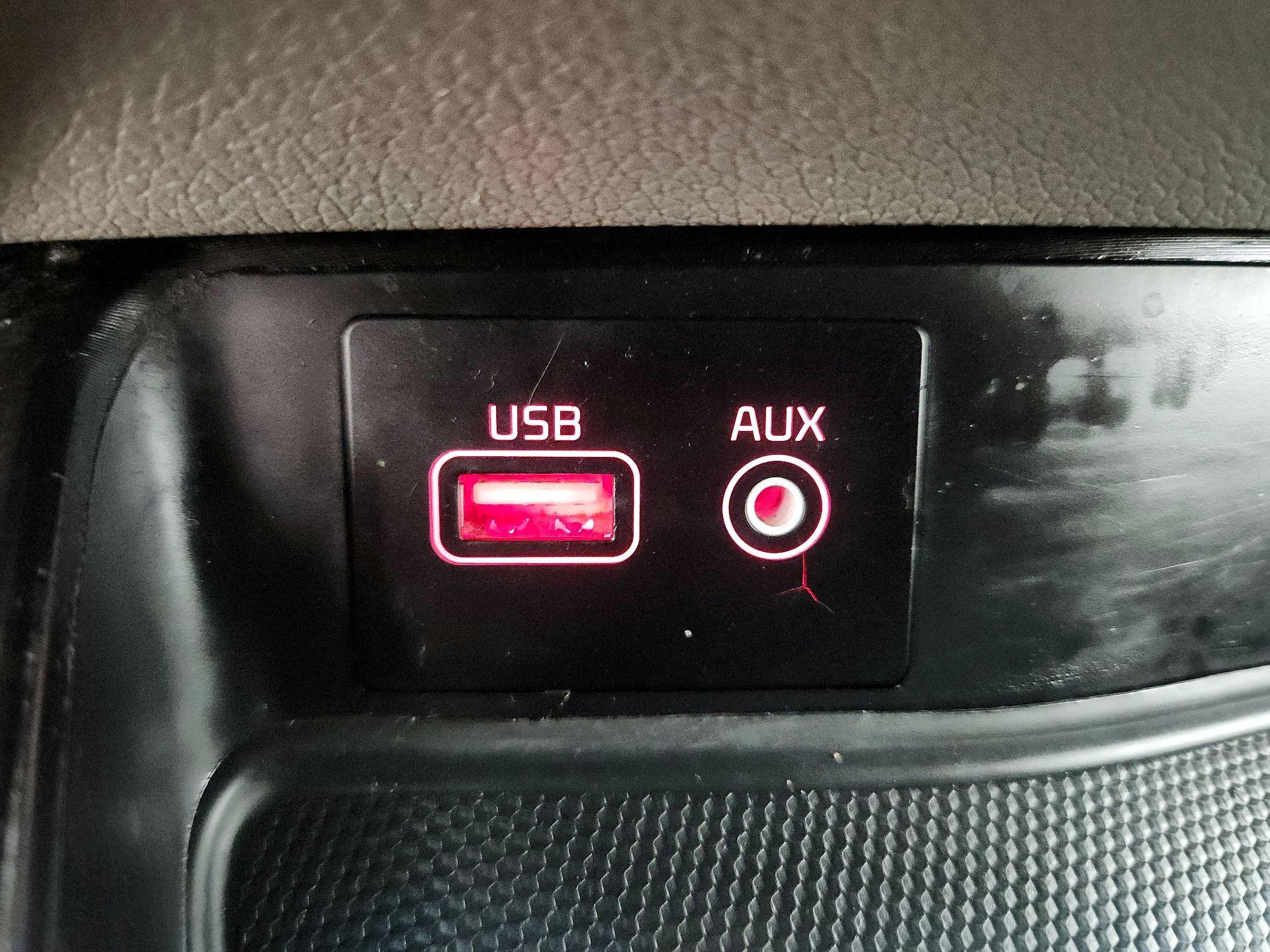 Thumbnail: 2017 Kia Sedona - 18