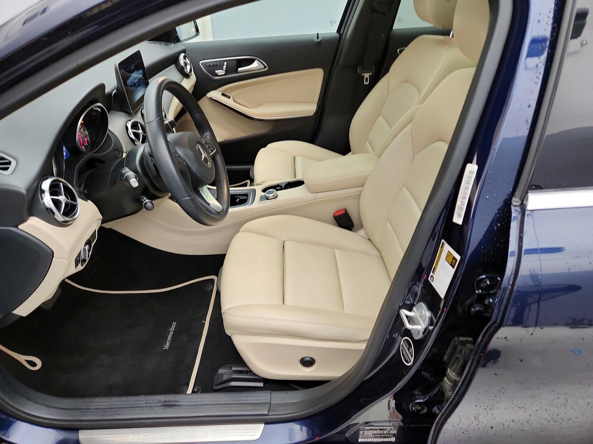 Thumbnail: 2018 Mercedes-Benz GLA - 11