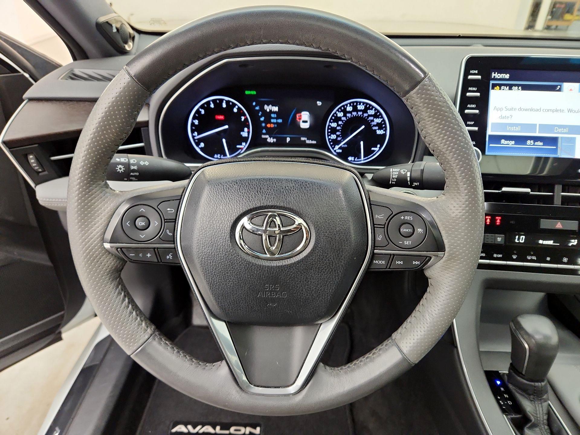 Thumbnail: 2019 Toyota Avalon - 10