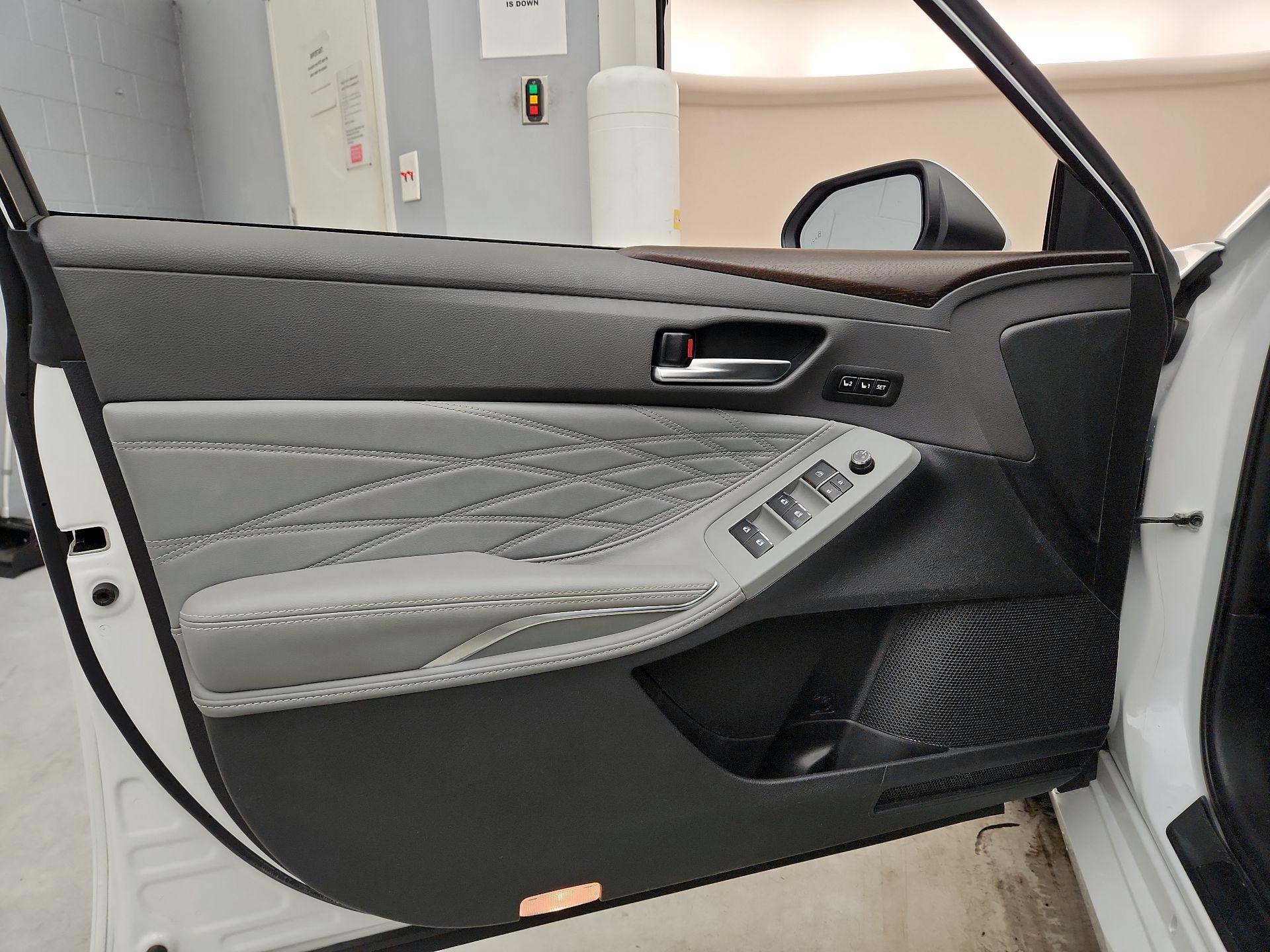 Thumbnail: 2019 Toyota Avalon - 12