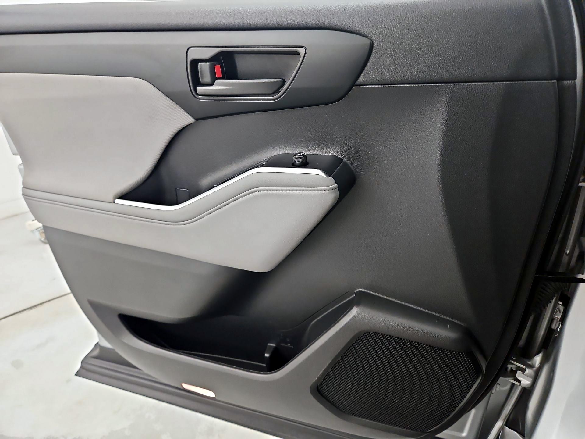 Thumbnail: 2022 Toyota Highlander - 12