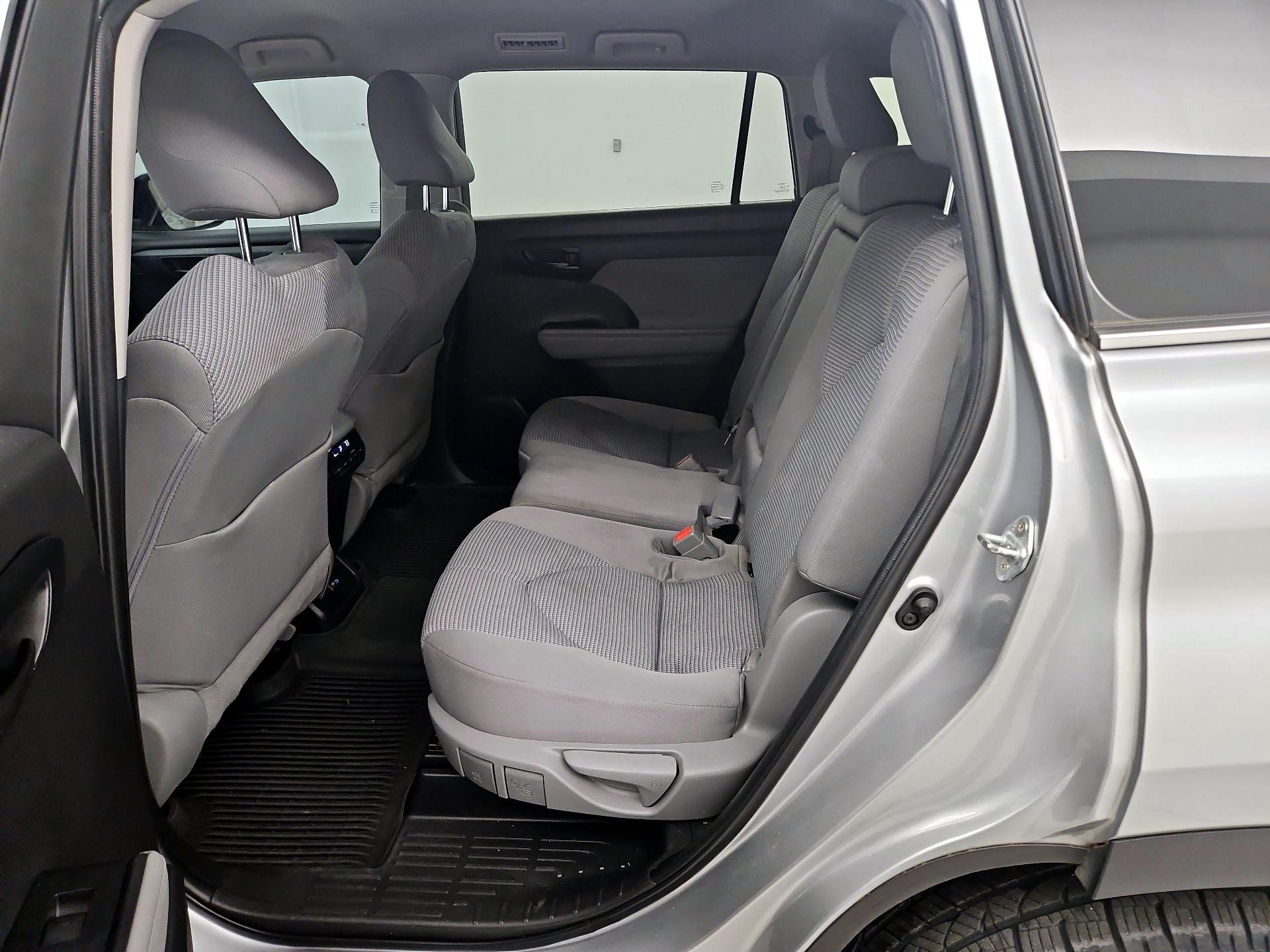 Thumbnail: 2022 Toyota Highlander - 19