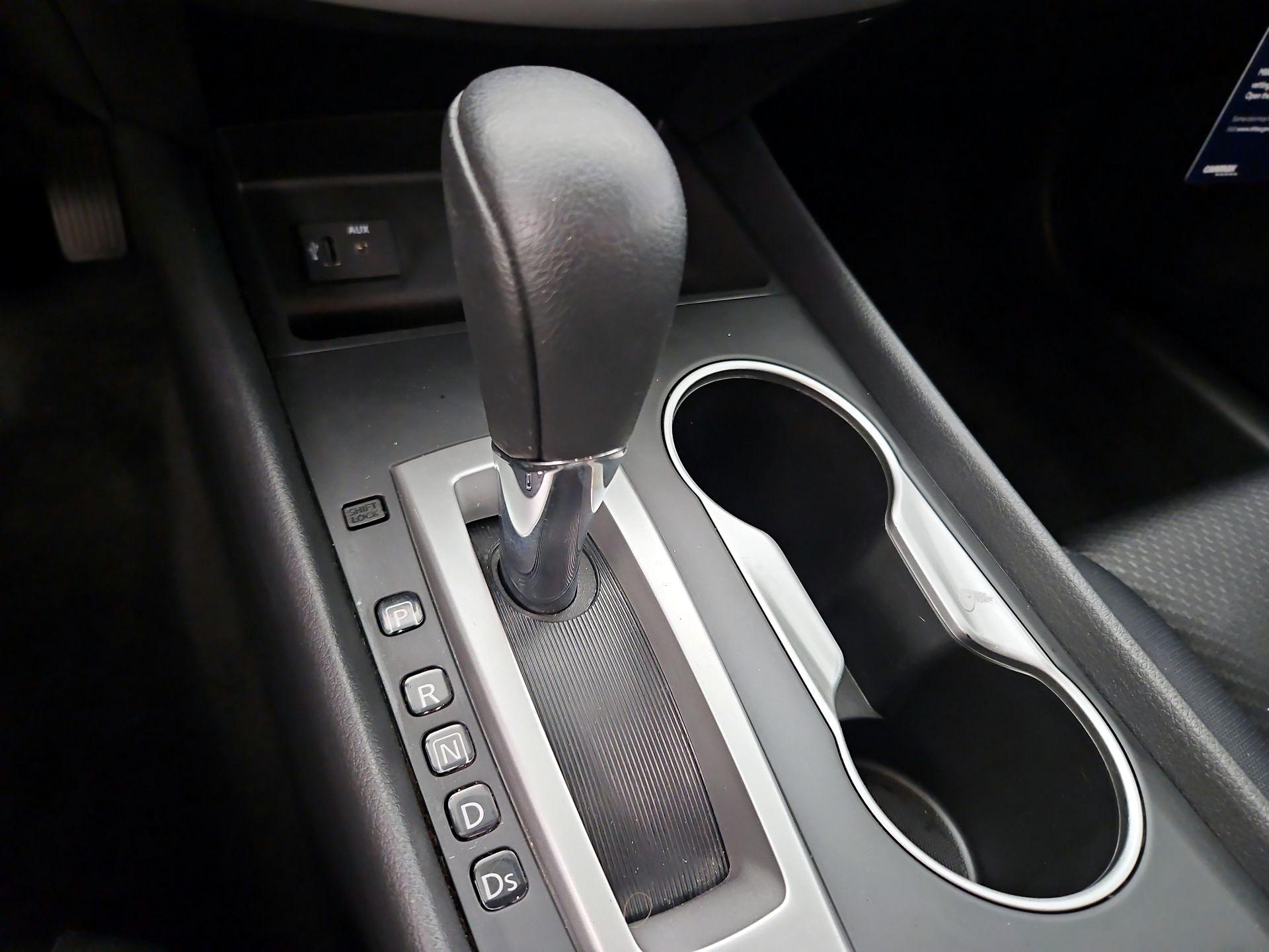 Thumbnail: 2017 Nissan Altima - 17