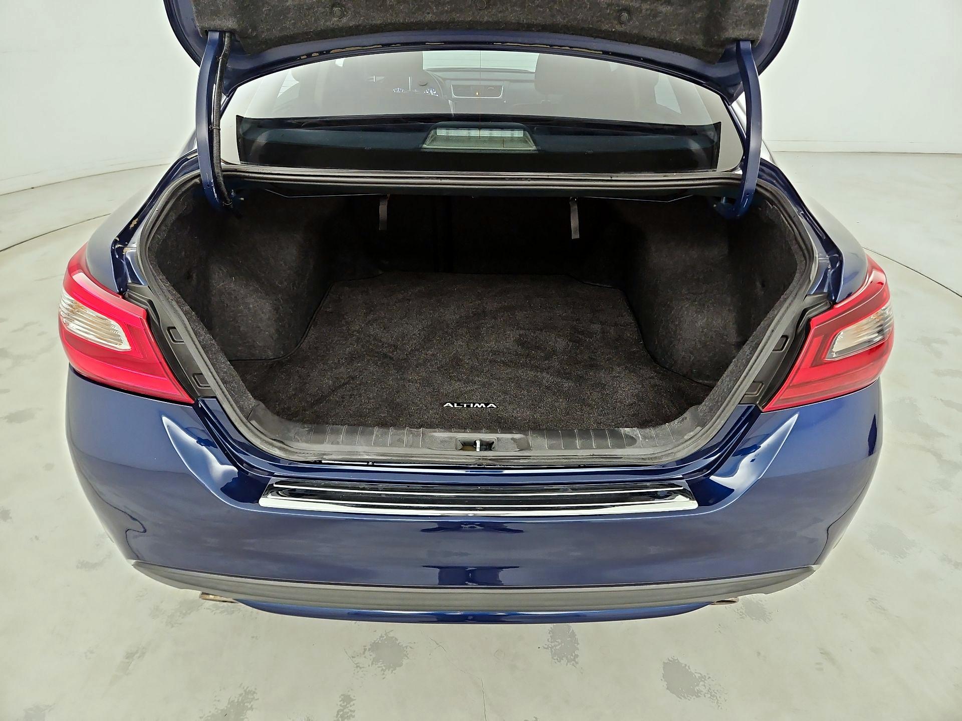 Thumbnail: 2017 Nissan Altima - 20