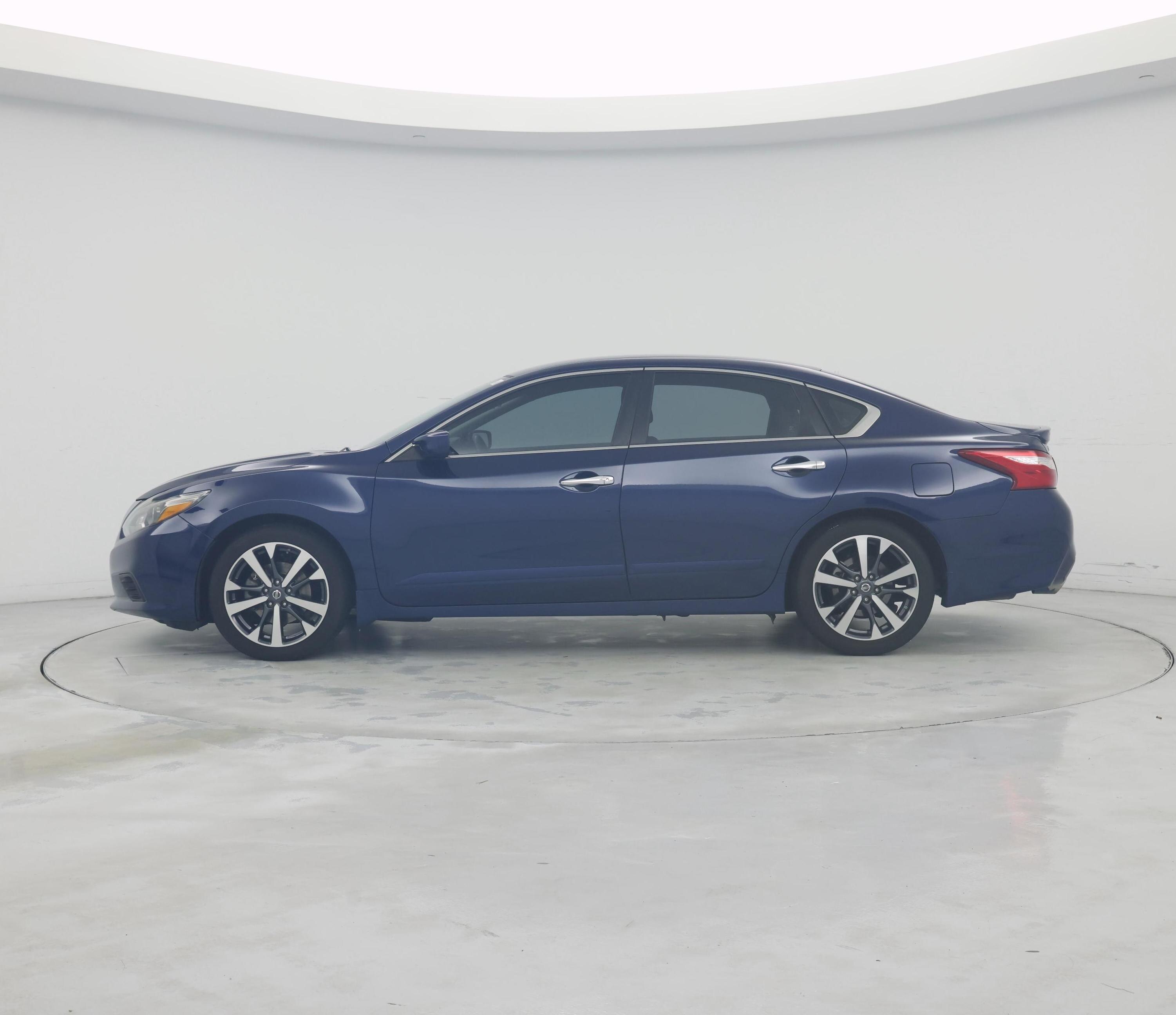 Thumbnail: 2017 Nissan Altima - 3