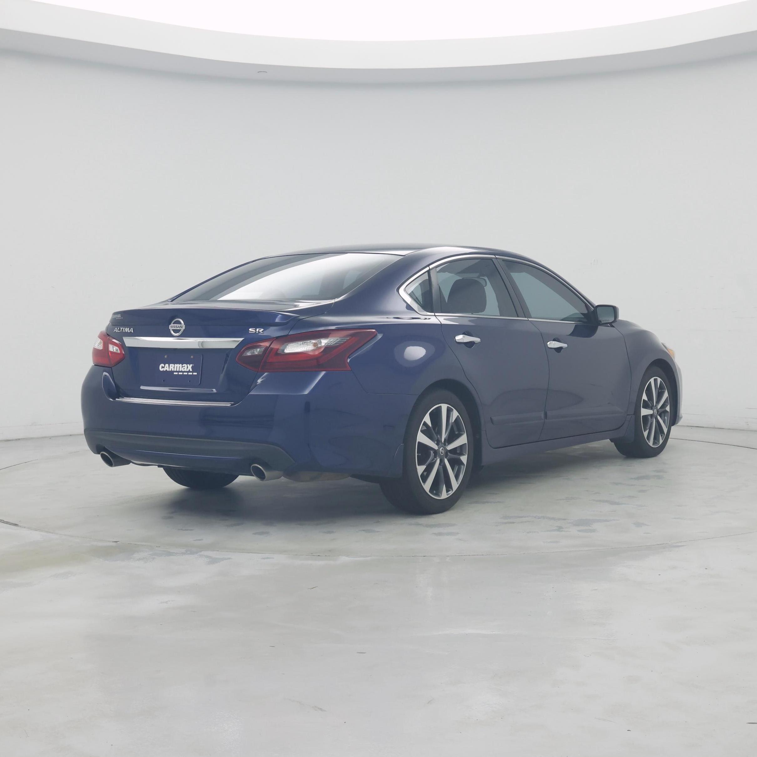 Thumbnail: 2017 Nissan Altima - 8