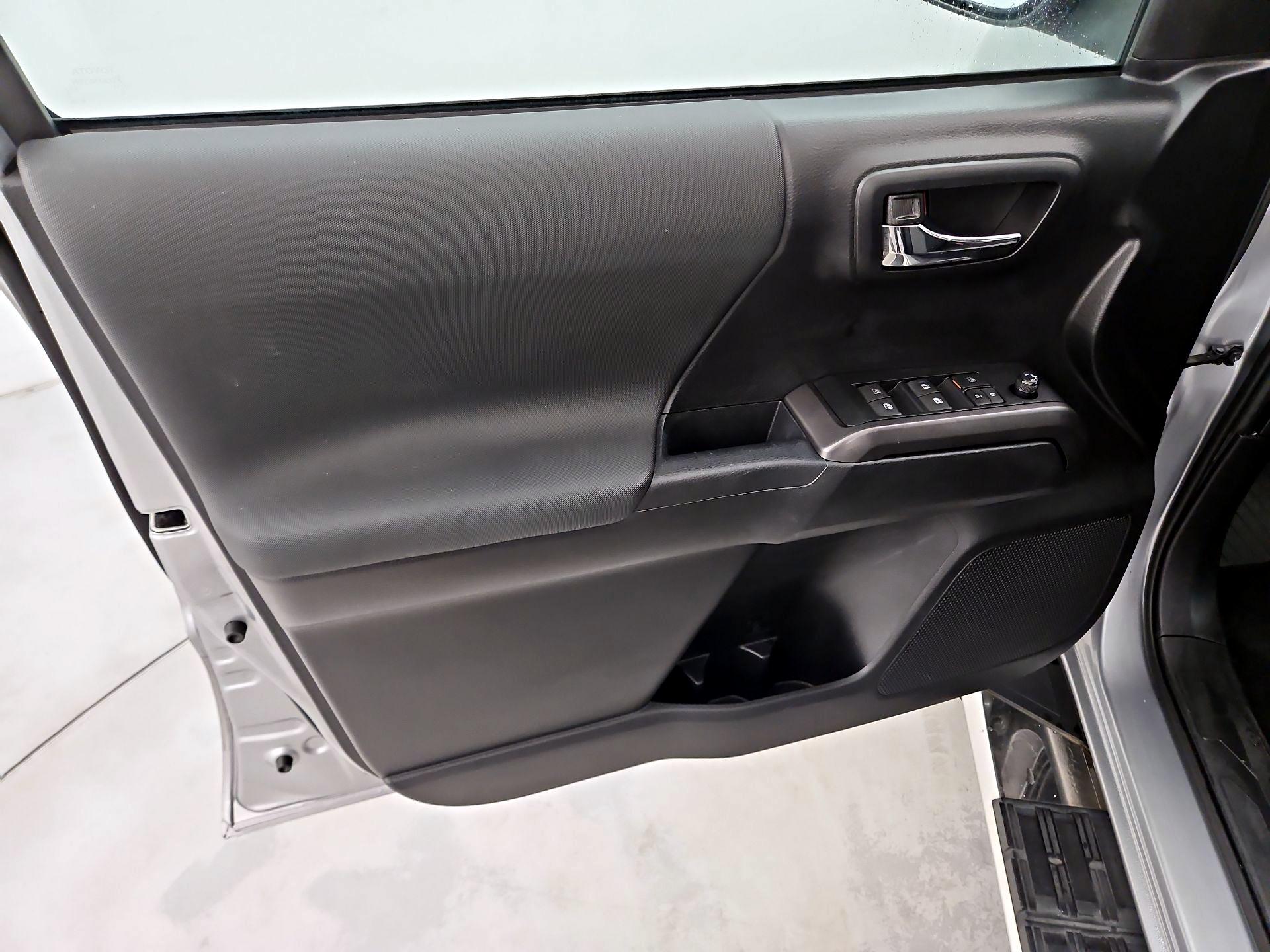 Thumbnail: 2021 Toyota Tacoma - 12