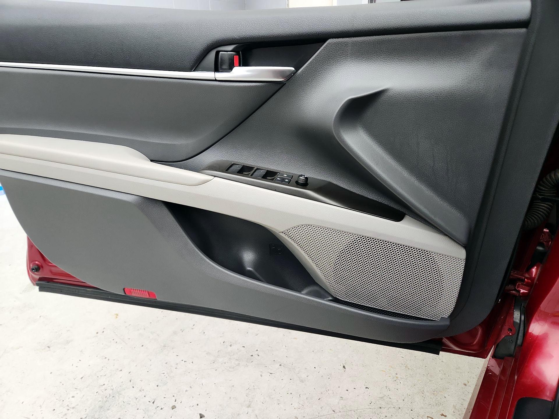 Thumbnail: 2022 Toyota Camry - 12