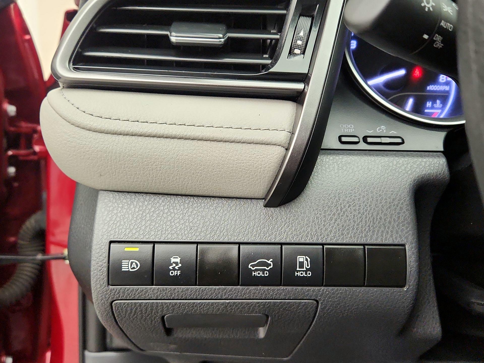 Thumbnail: 2022 Toyota Camry - 13