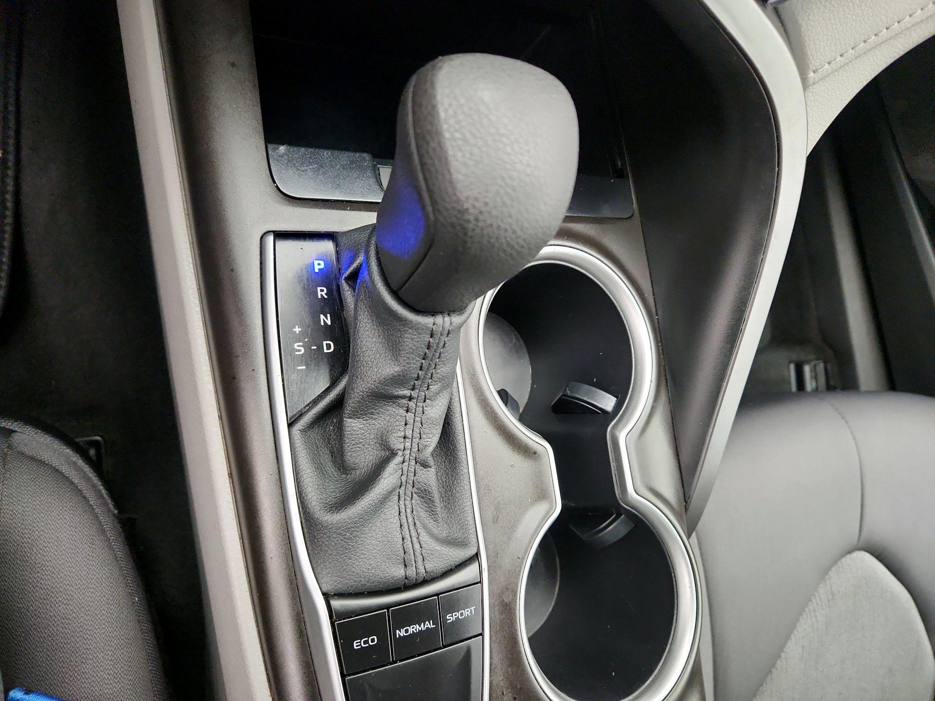 Thumbnail: 2022 Toyota Camry - 17