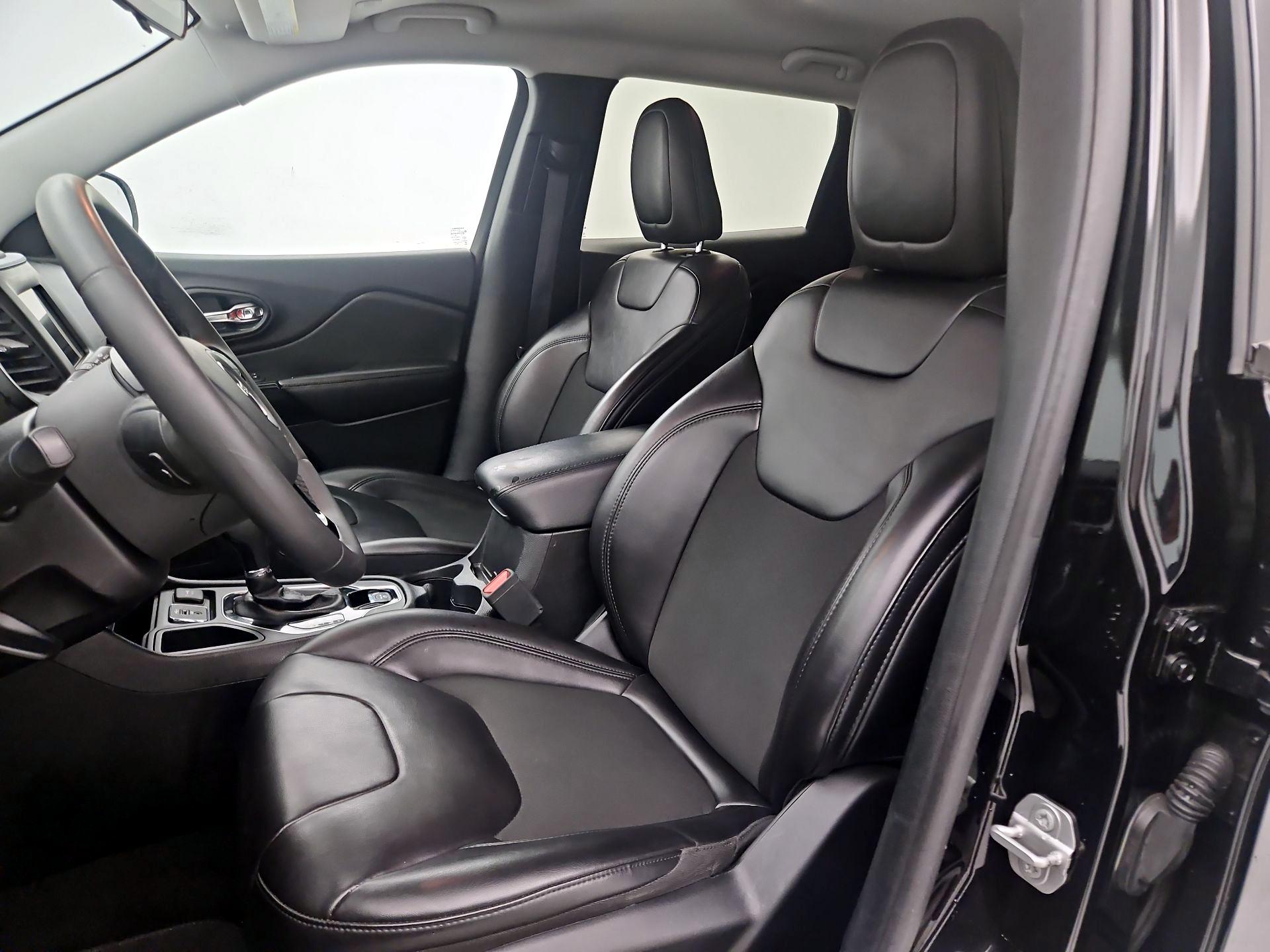 Thumbnail: 2020 Jeep Cherokee - 11