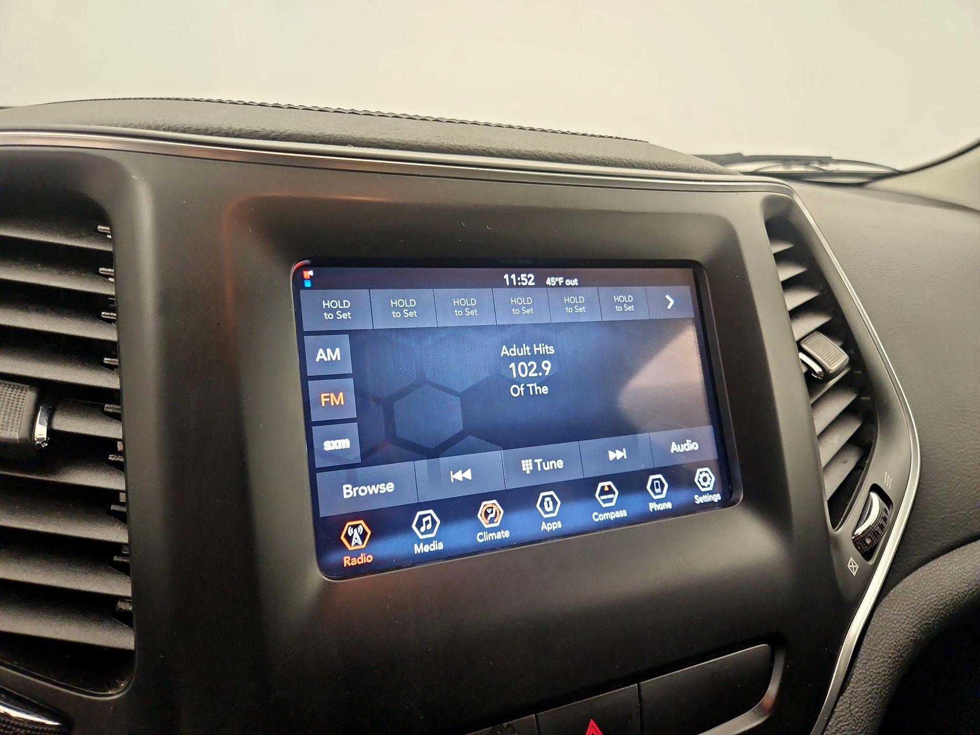 Thumbnail: 2020 Jeep Cherokee - 15