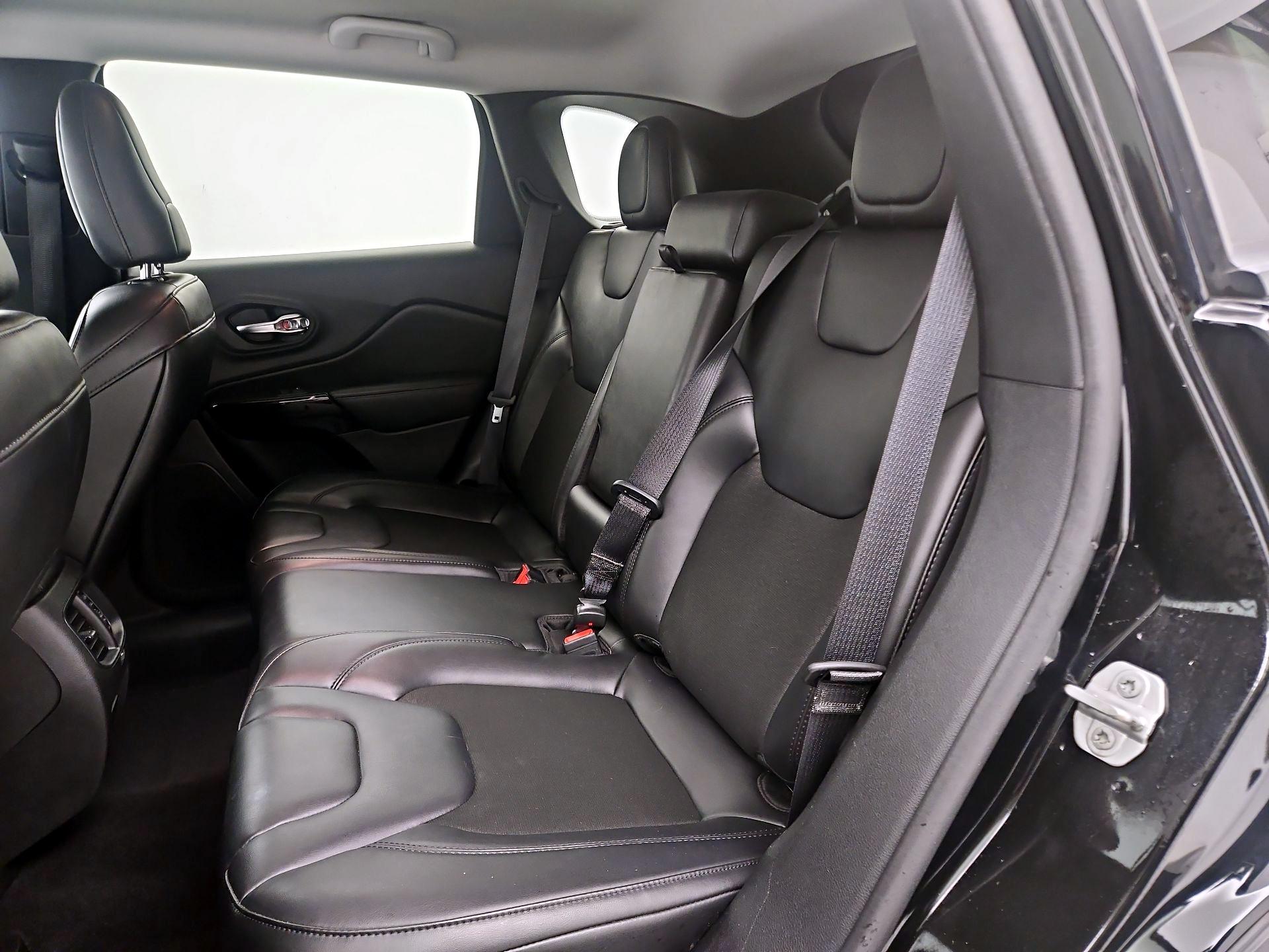 Thumbnail: 2020 Jeep Cherokee - 19