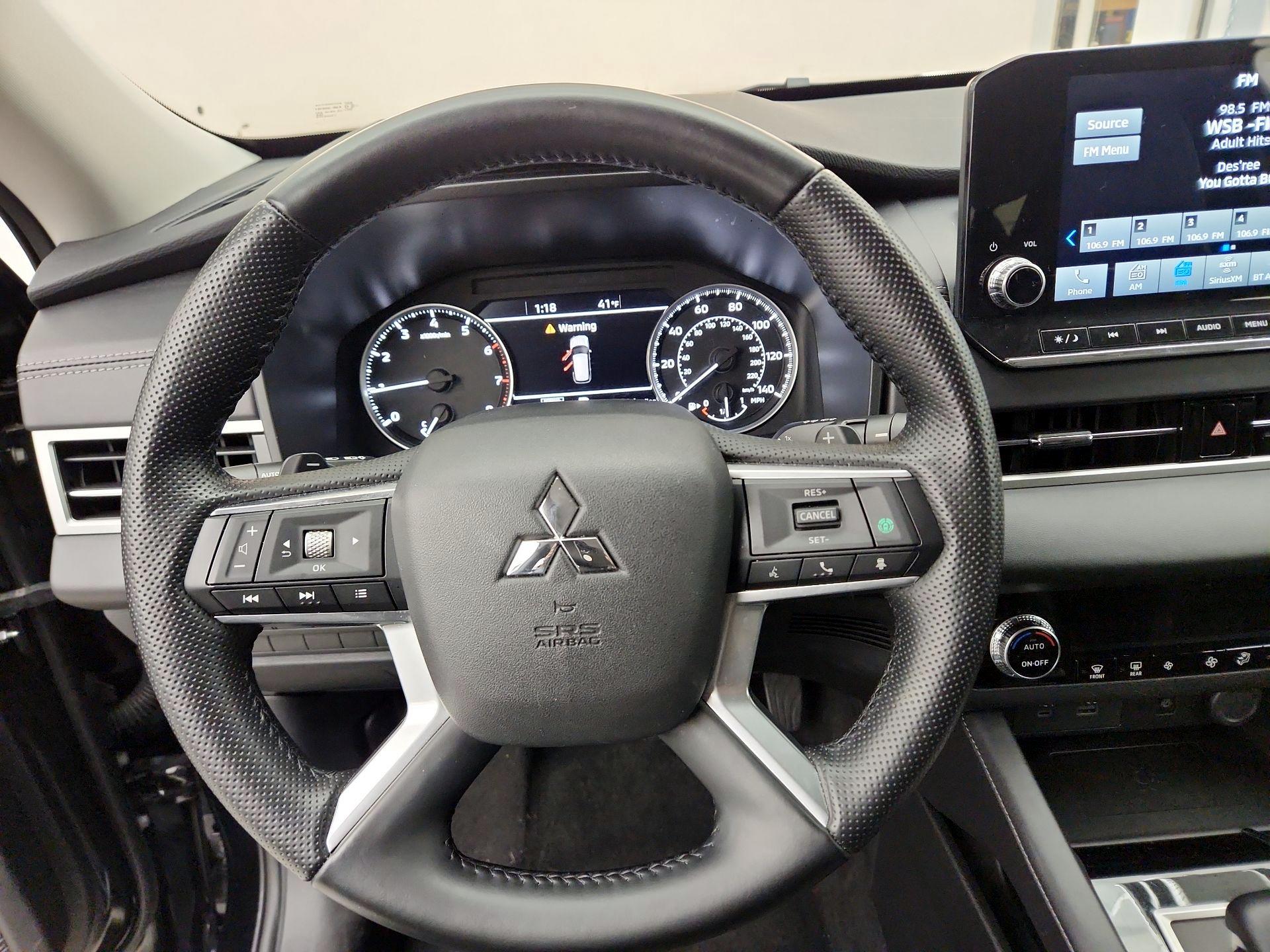 Thumbnail: 2024 Mitsubishi Outlander - 10