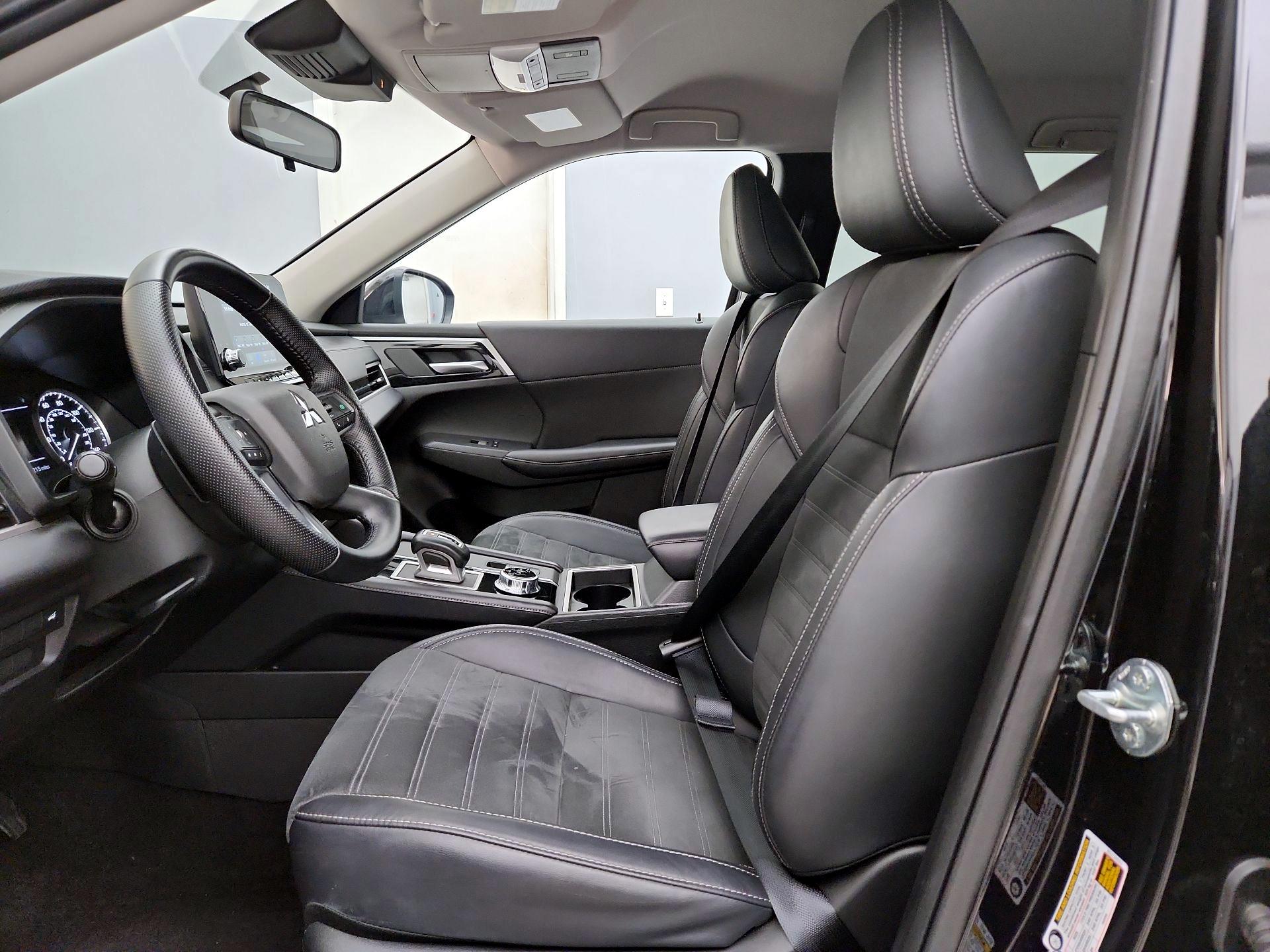 Thumbnail: 2024 Mitsubishi Outlander - 11