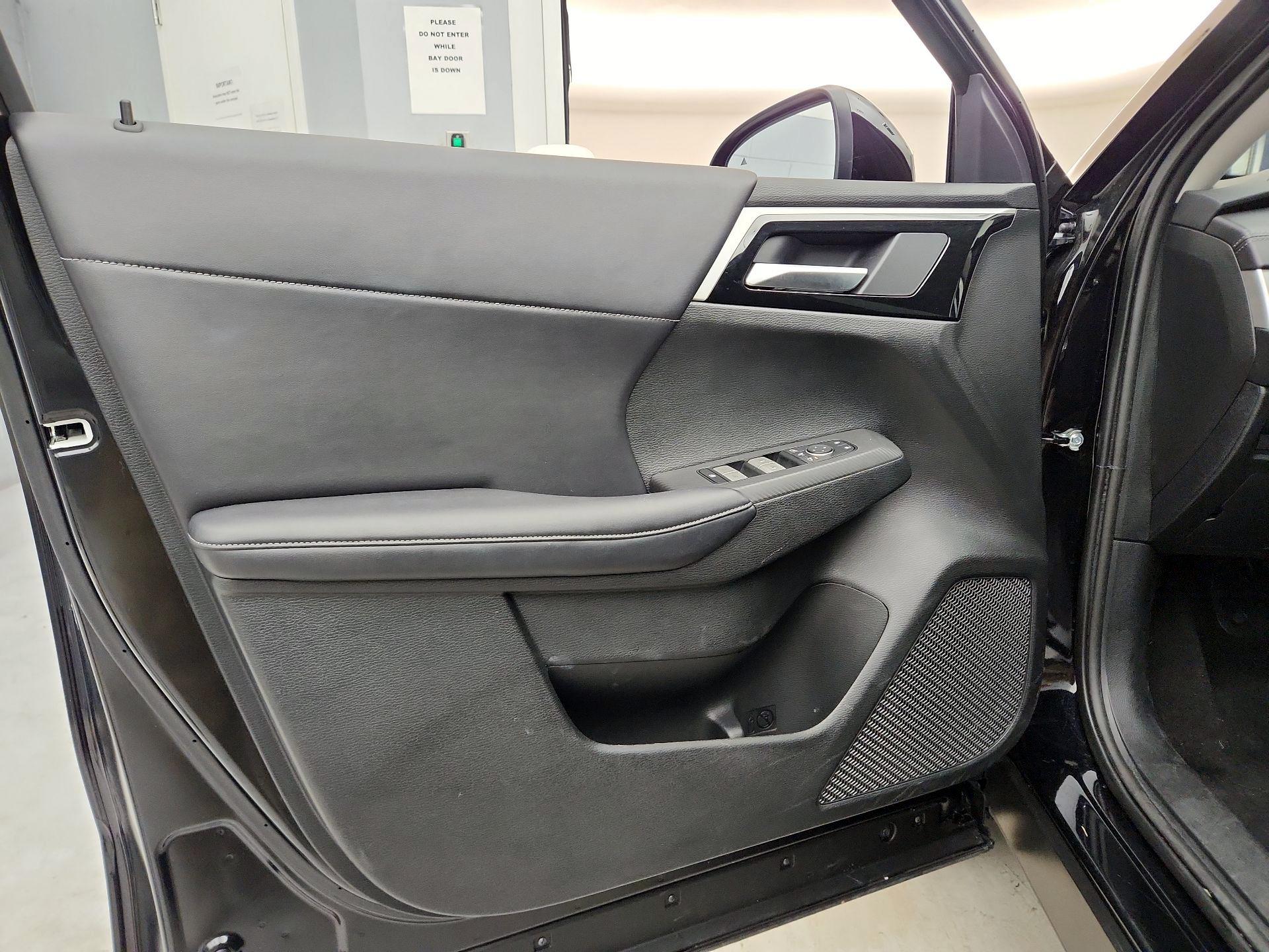 Thumbnail: 2024 Mitsubishi Outlander - 12