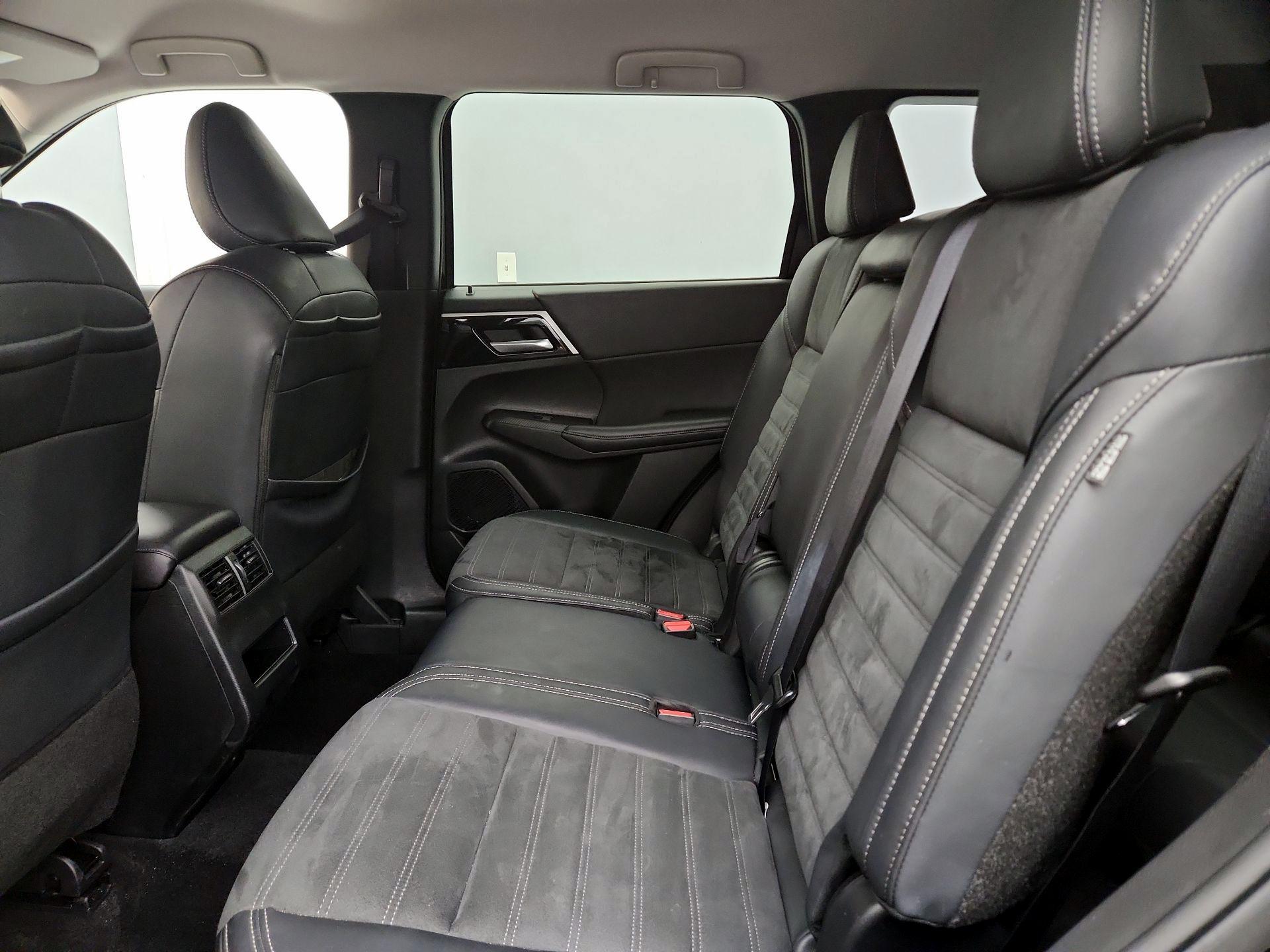 Thumbnail: 2024 Mitsubishi Outlander - 20