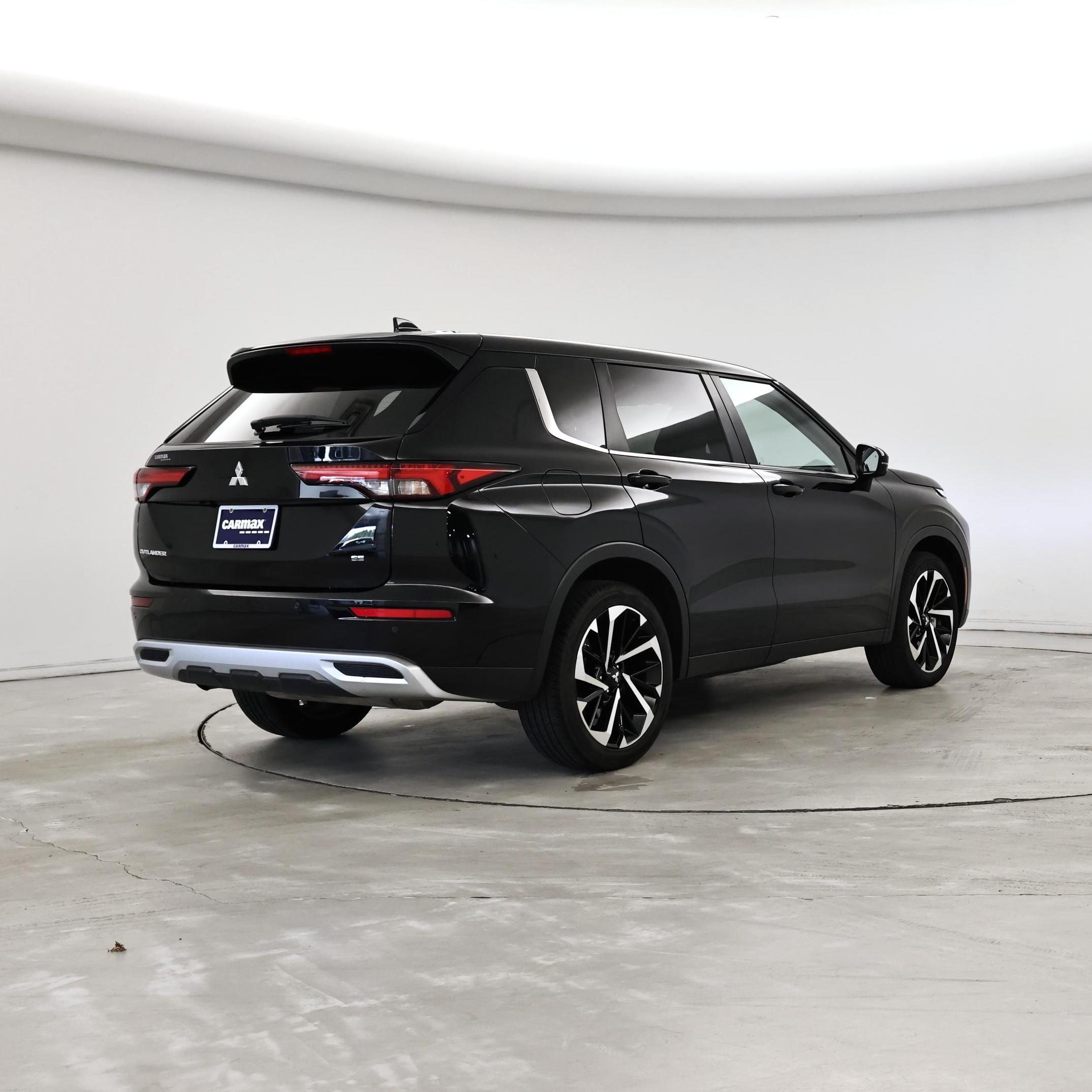 Thumbnail: 2024 Mitsubishi Outlander - 8