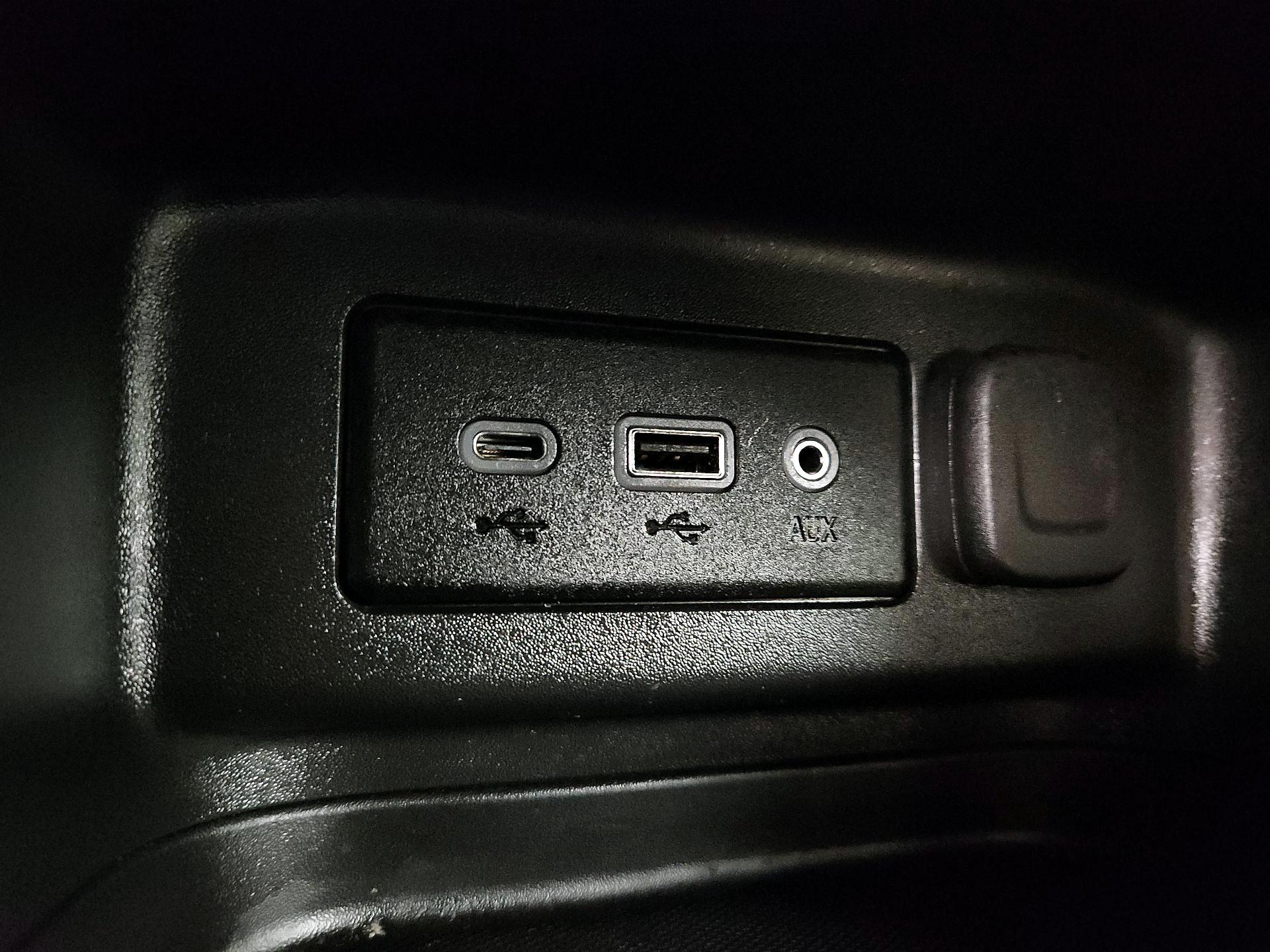 Thumbnail: 2020 Chevrolet Equinox - 18