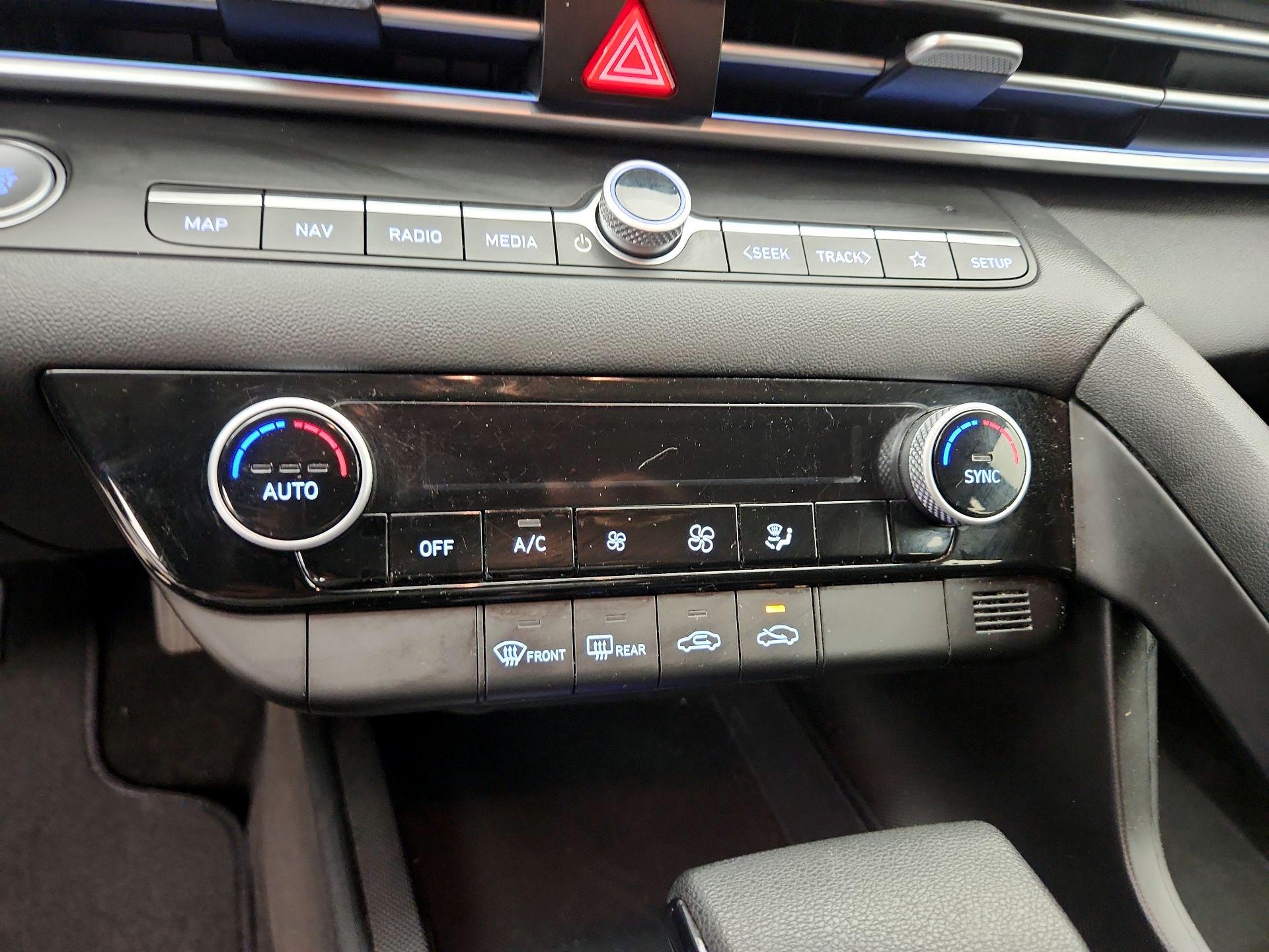 Thumbnail: 2024 Hyundai Elantra - 17